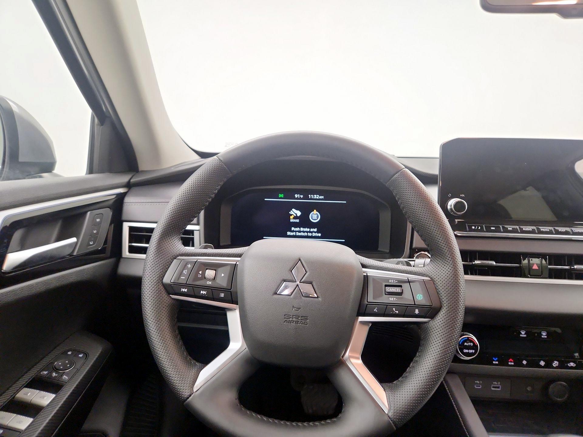 Thumbnail: 2024 Mitsubishi Outlander - 10