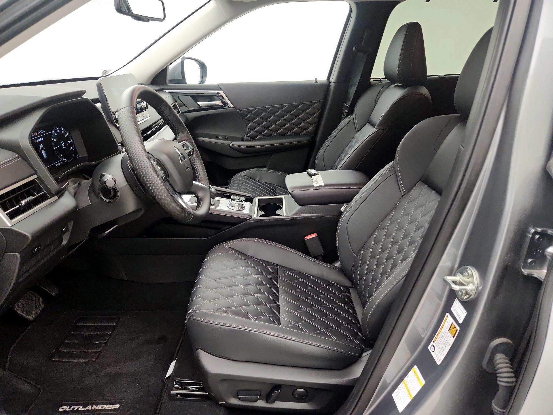 Thumbnail: 2024 Mitsubishi Outlander - 11