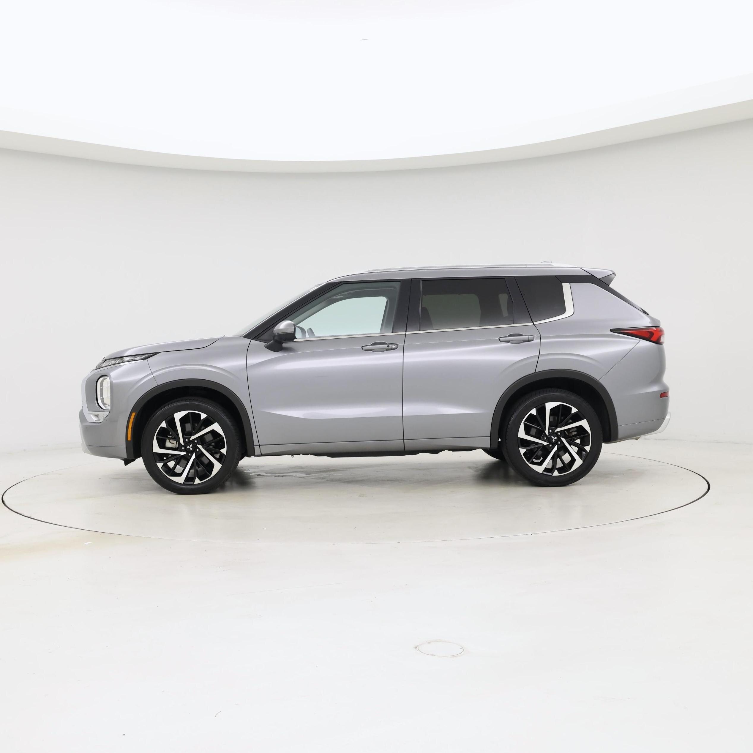 Thumbnail: 2024 Mitsubishi Outlander - 3