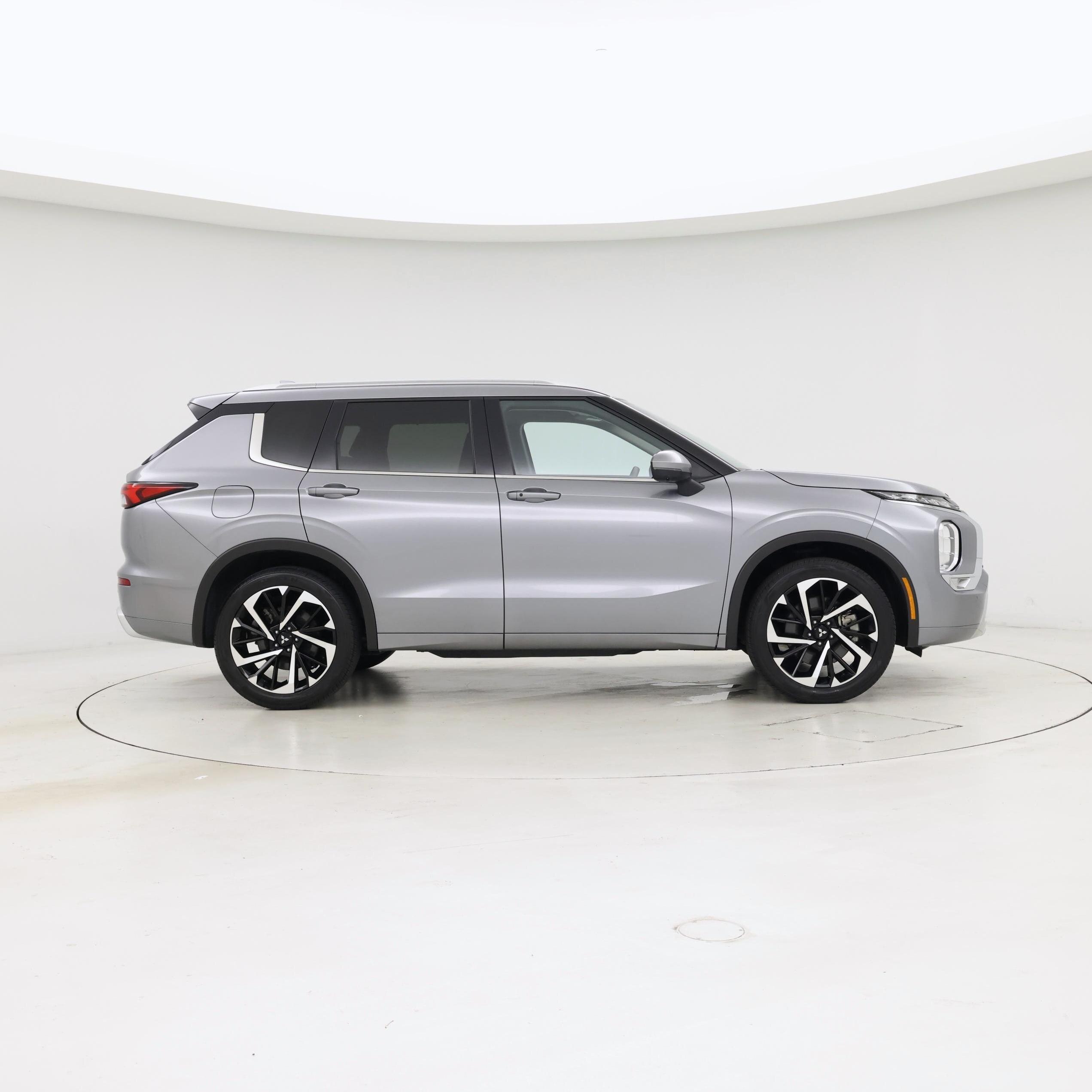 Thumbnail: 2024 Mitsubishi Outlander - 7