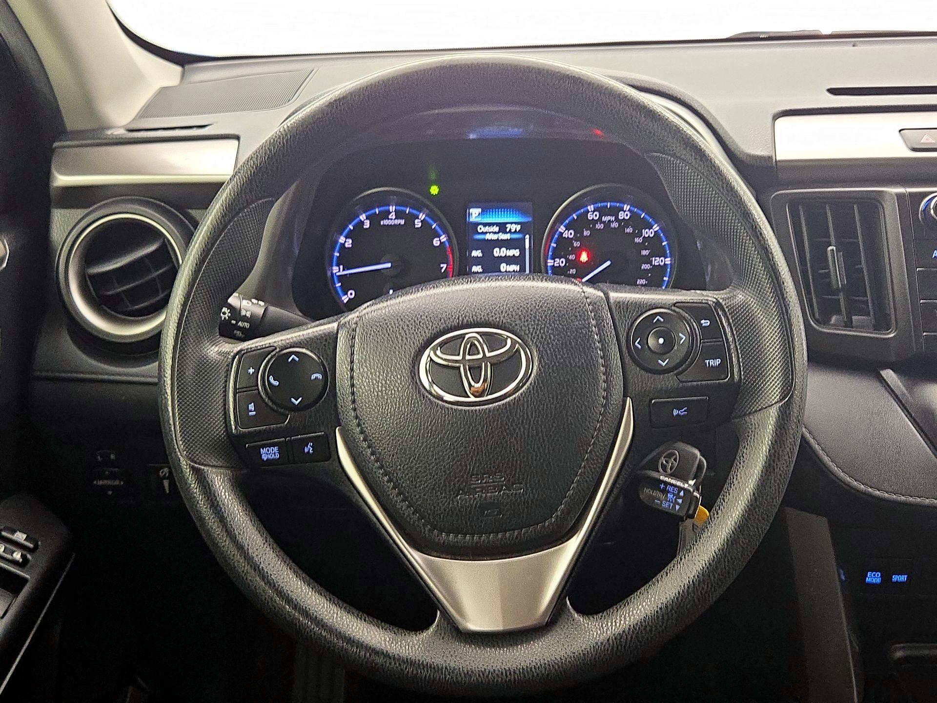 Thumbnail: 2018 Toyota RAV4 - 10