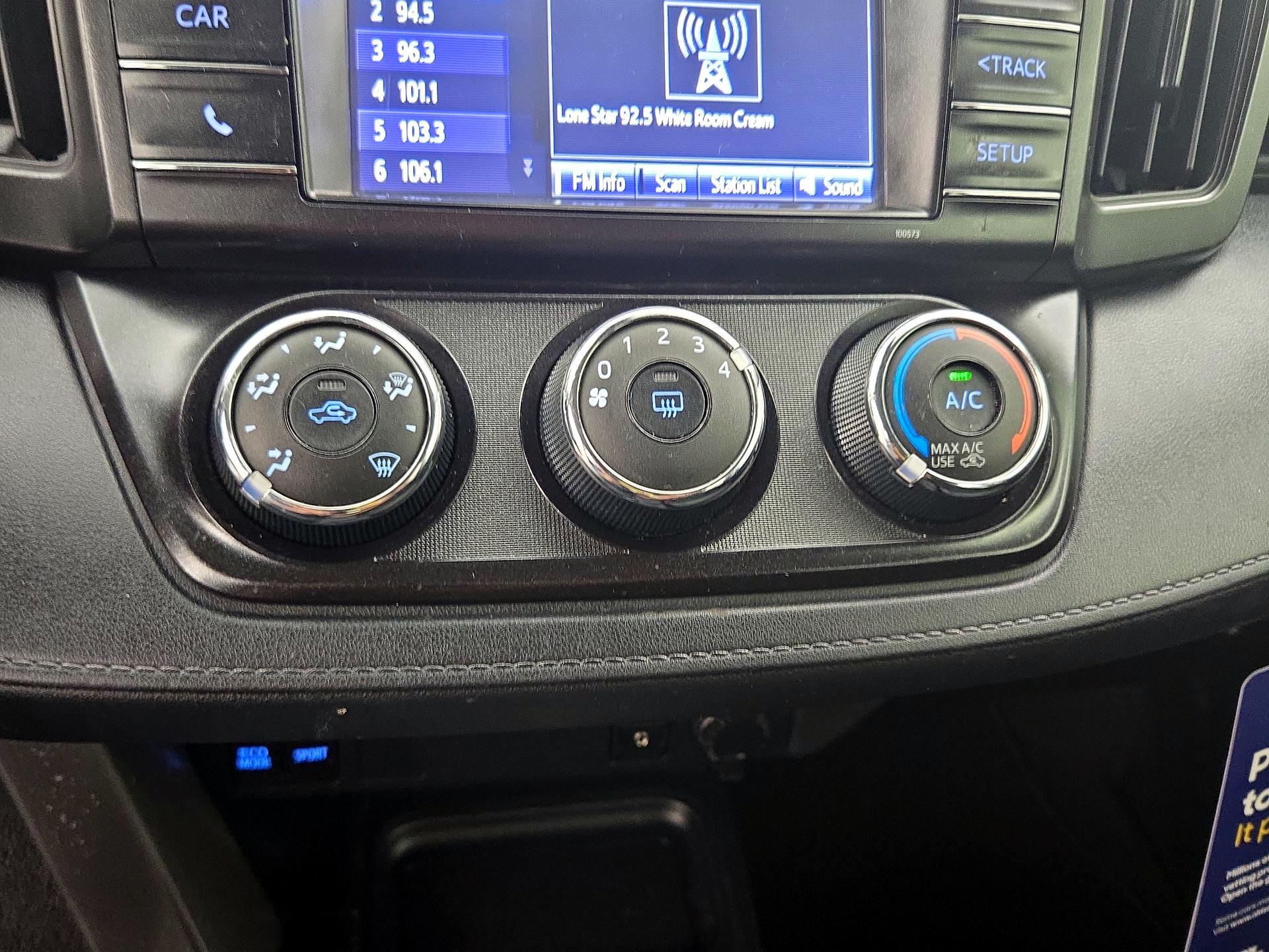 Thumbnail: 2018 Toyota RAV4 - 16