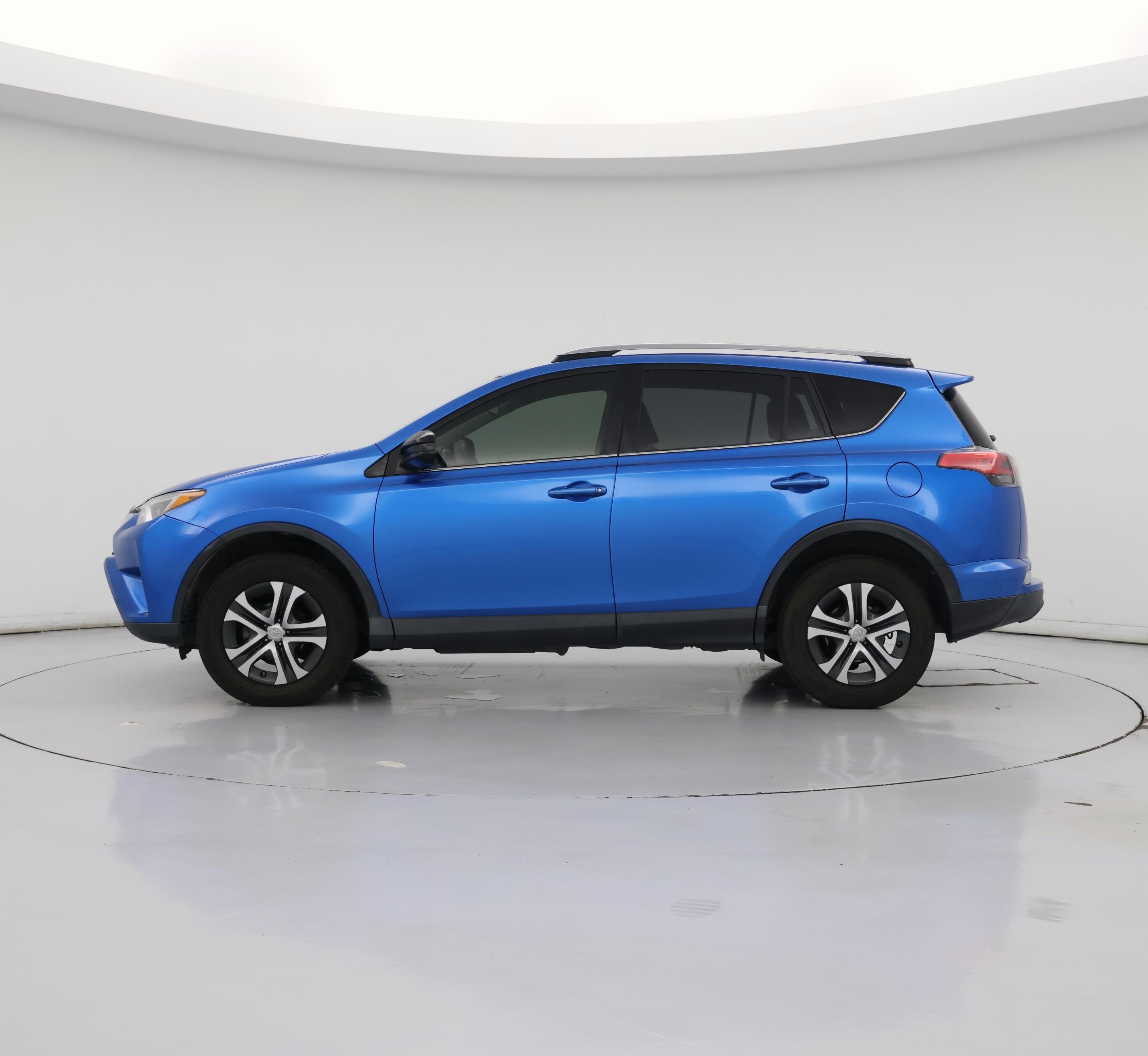 Thumbnail: 2018 Toyota RAV4 - 3