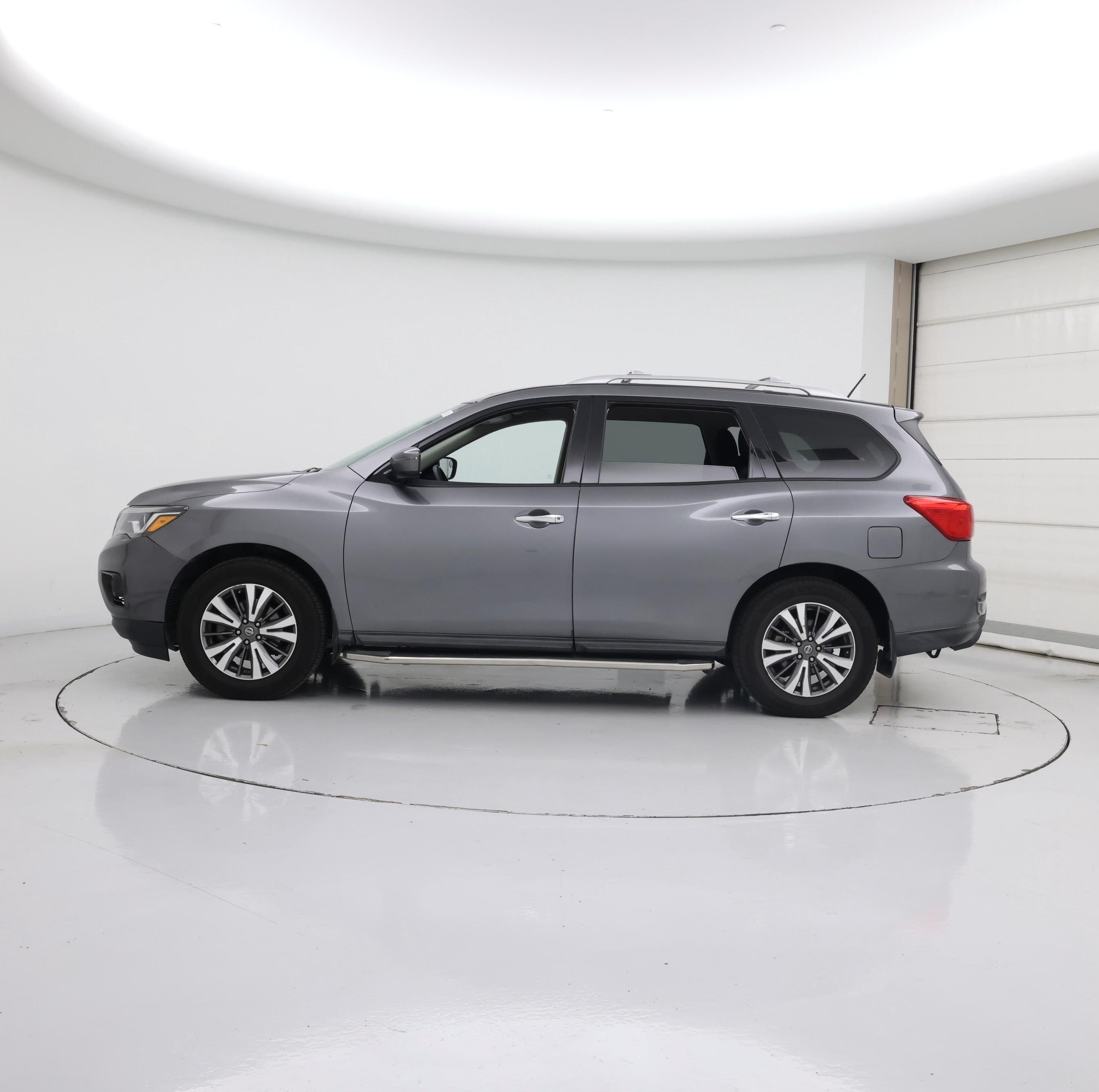 Thumbnail: 2018 Nissan Pathfinder - 3