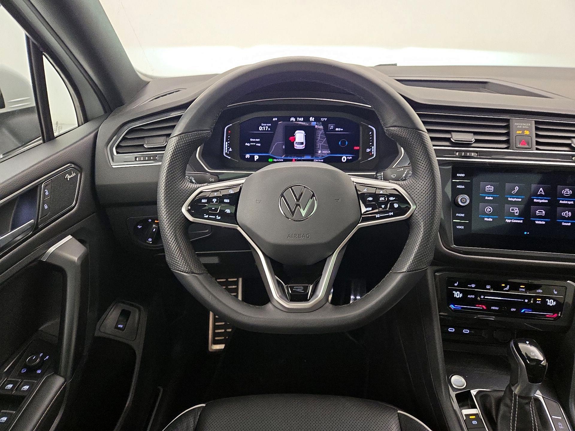 Thumbnail: 2022 Volkswagen Tiguan - 10