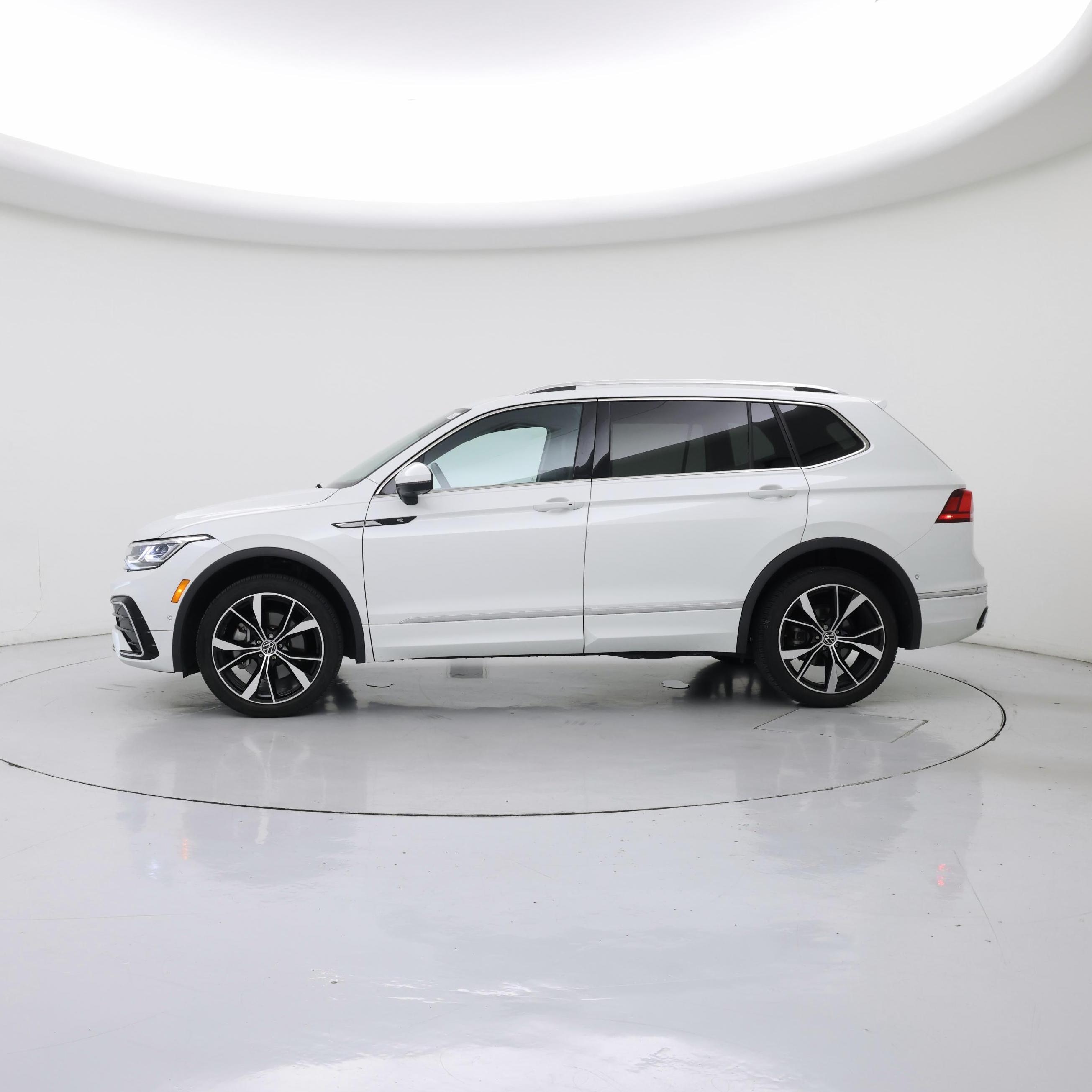 Thumbnail: 2022 Volkswagen Tiguan - 3