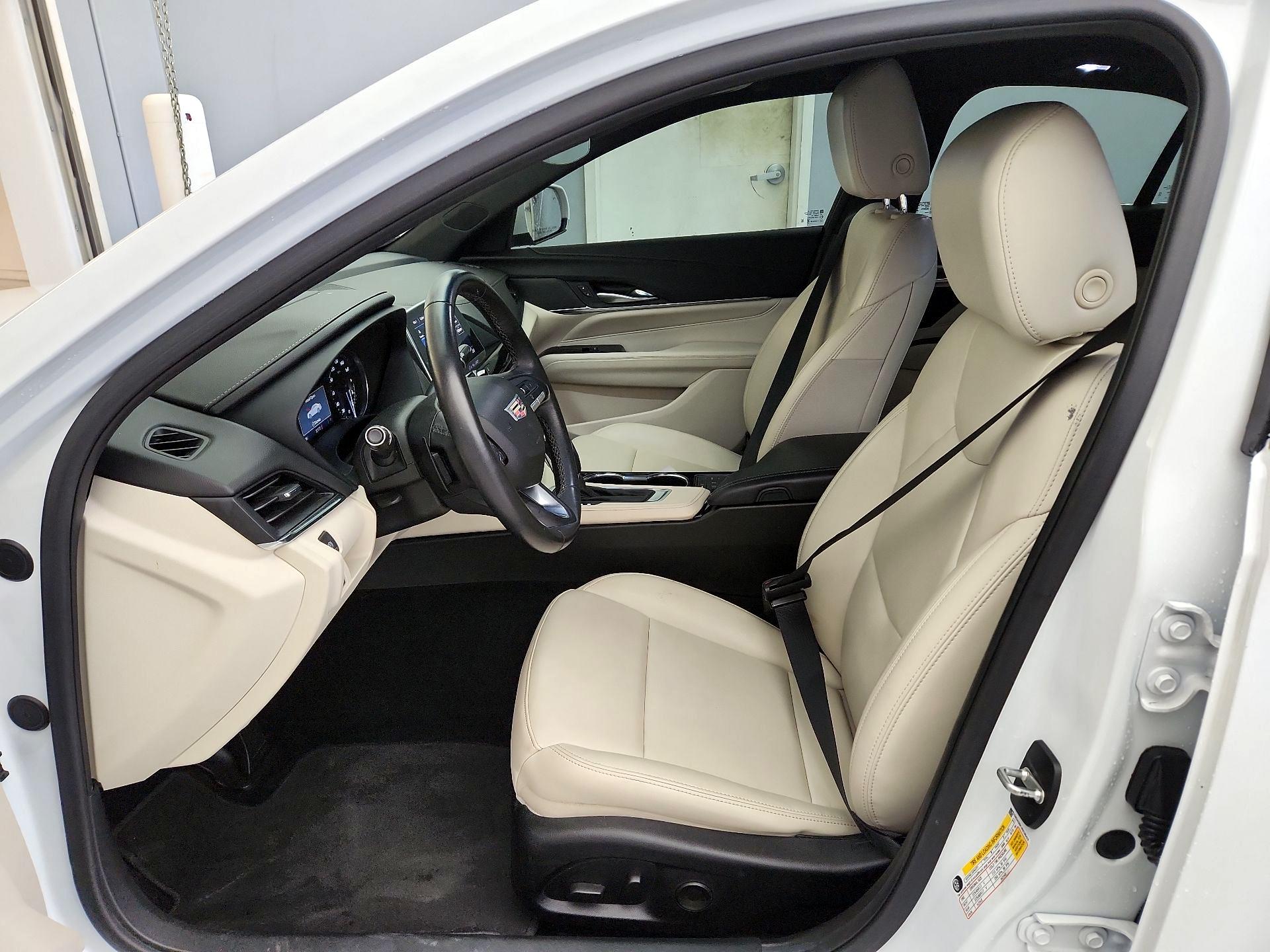 Thumbnail: 2024 Cadillac CT4 - 11