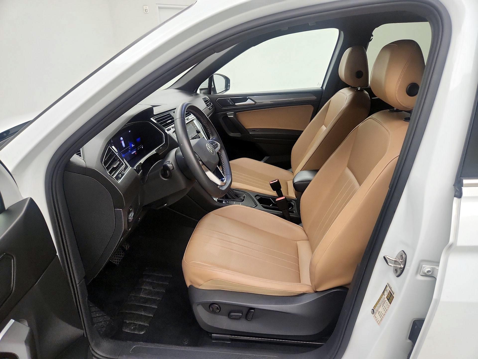 Thumbnail: 2022 Volkswagen Tiguan - 11