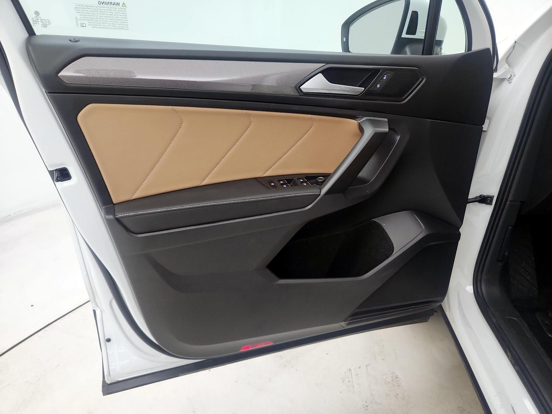 Thumbnail: 2022 Volkswagen Tiguan - 12