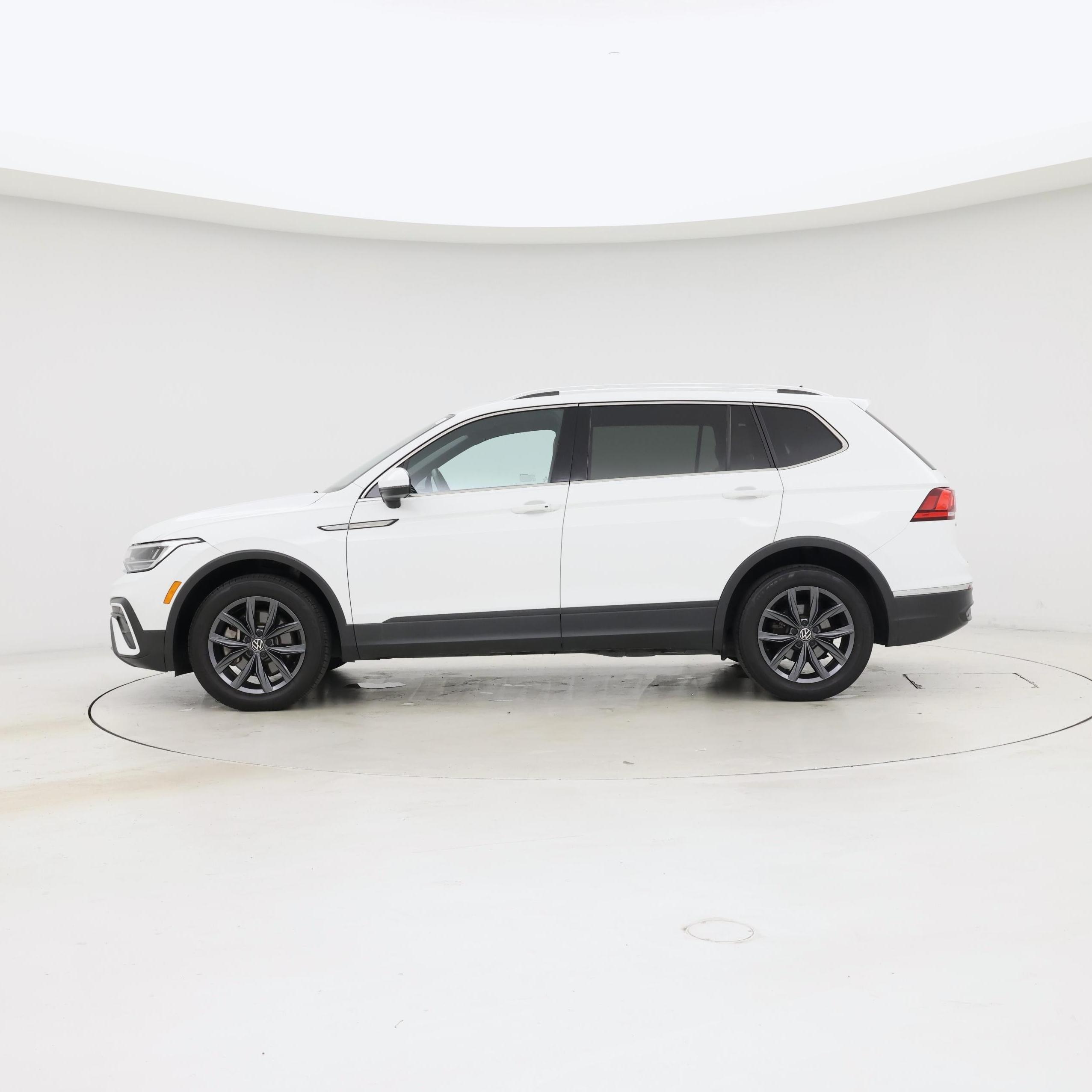 Thumbnail: 2022 Volkswagen Tiguan - 3
