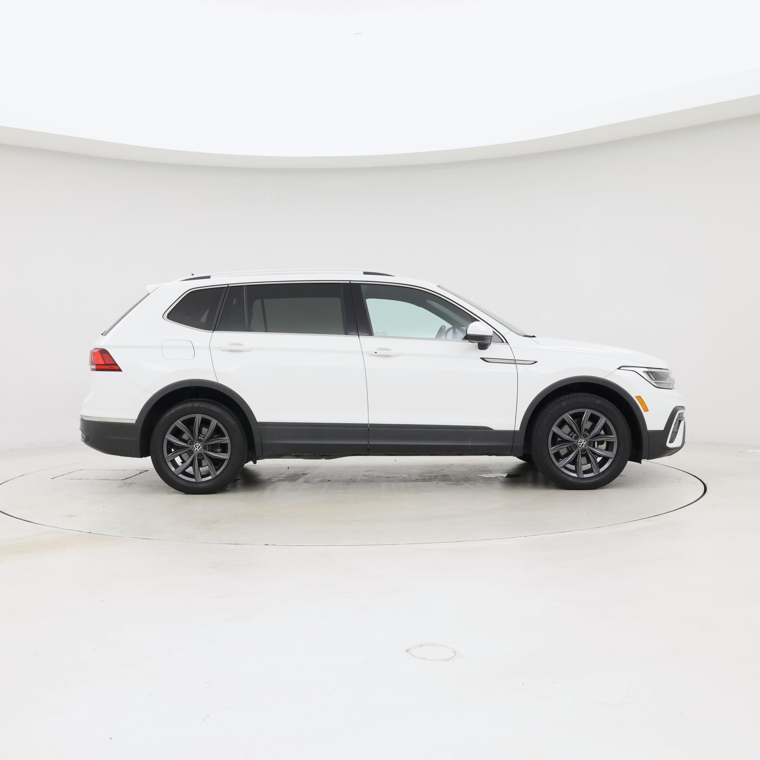 Thumbnail: 2022 Volkswagen Tiguan - 7