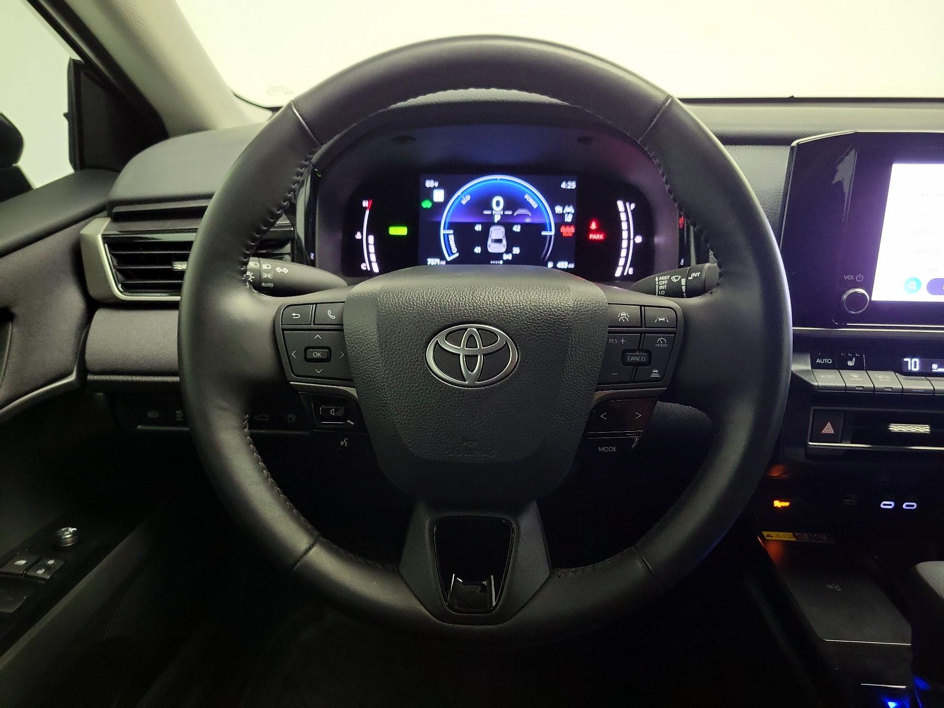 Thumbnail: 2025 Toyota Camry - 10