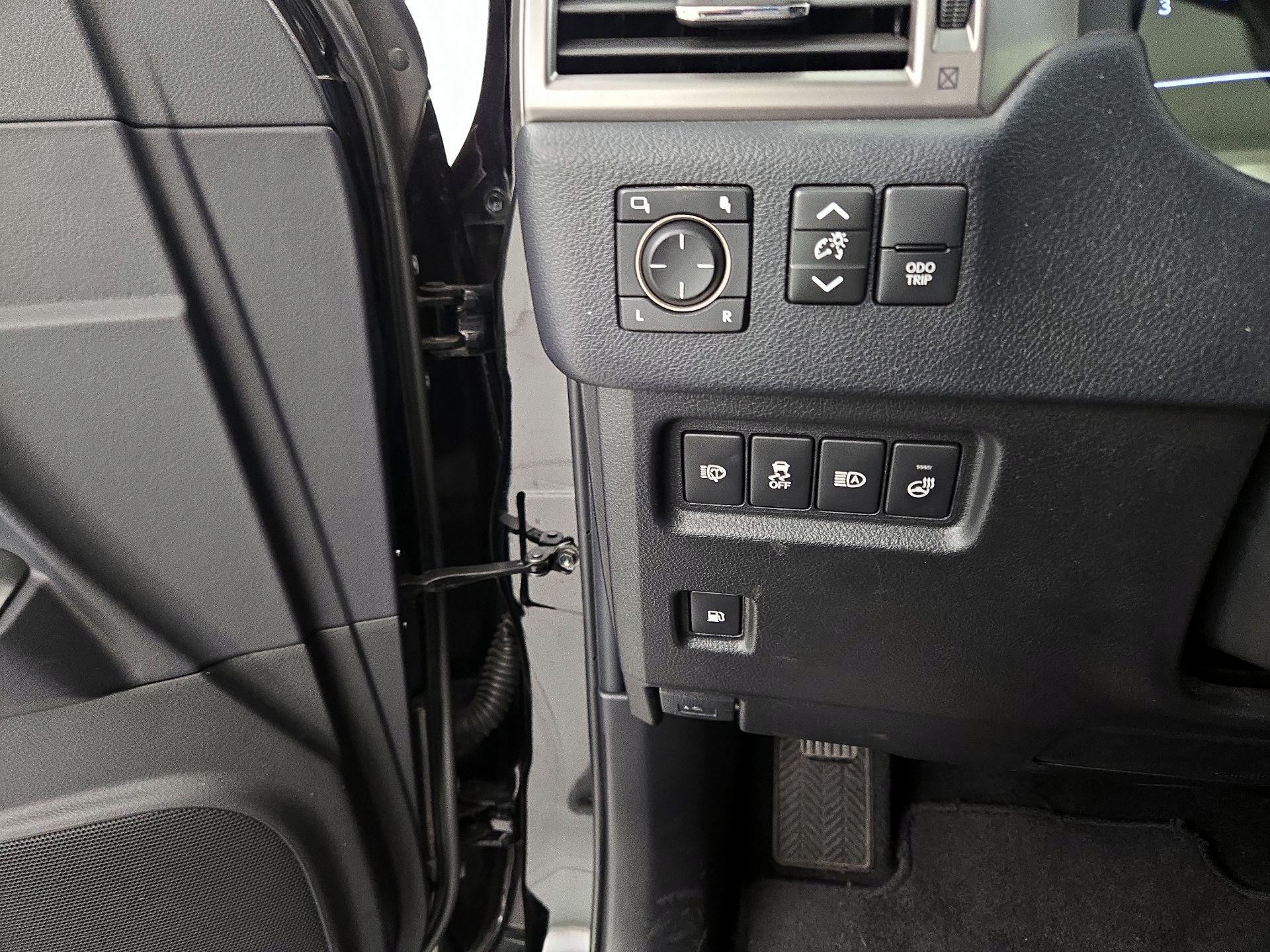 Thumbnail: 2023 Lexus GX - 13