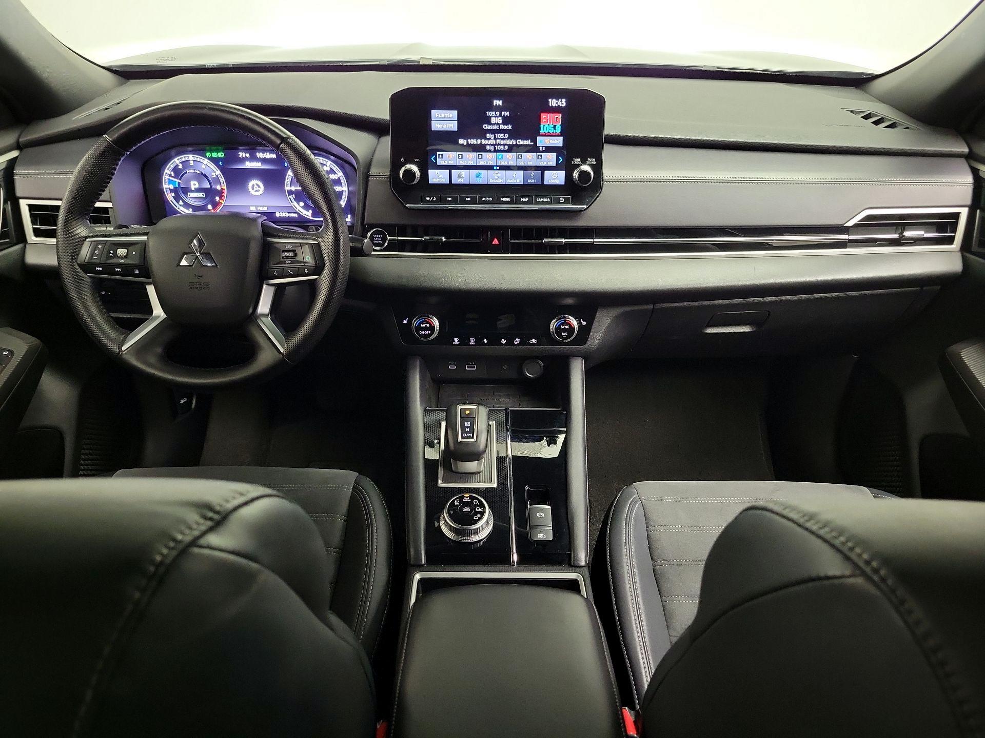 Thumbnail: 2023 Mitsubishi Outlander - 9