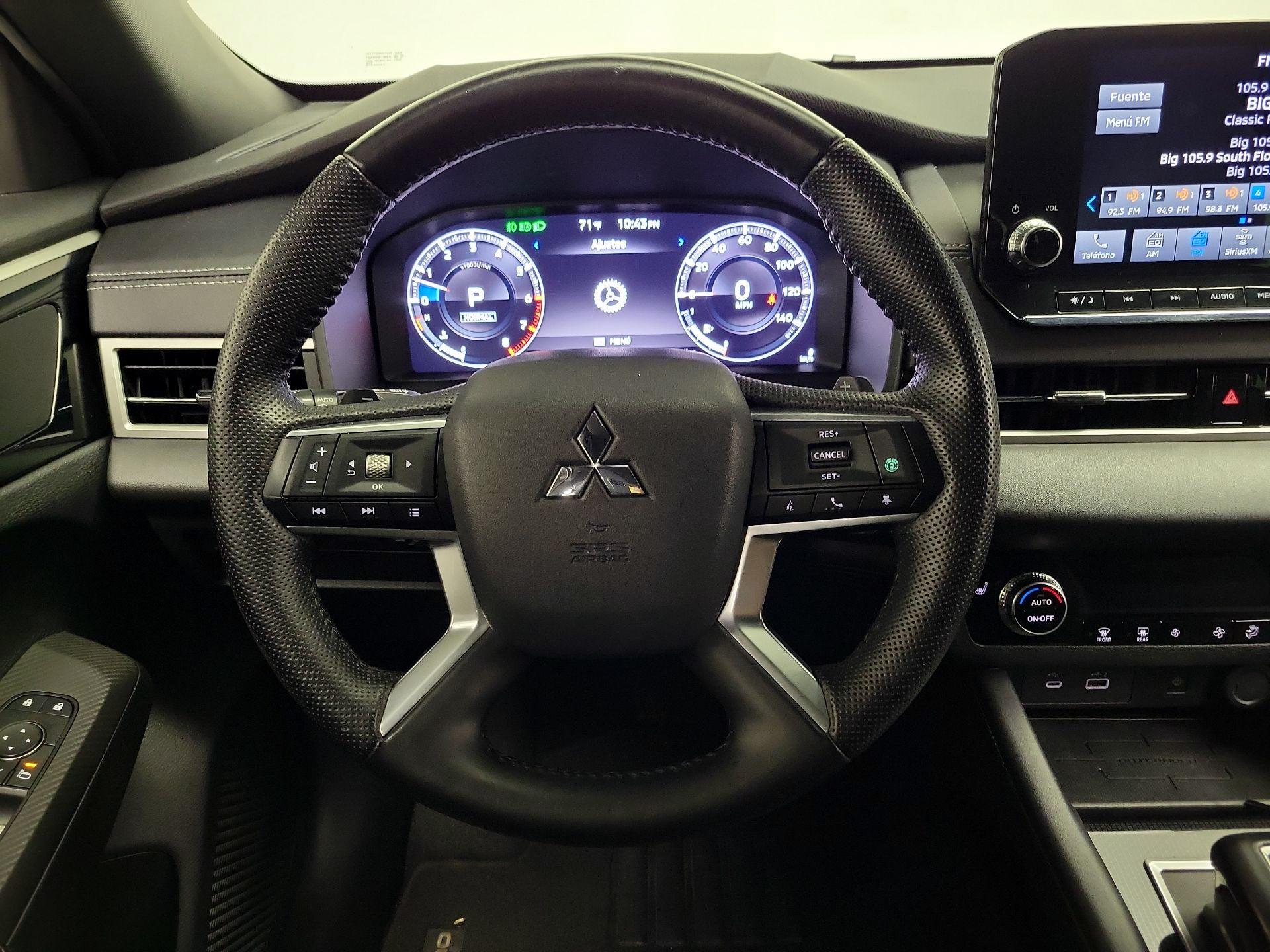 Thumbnail: 2023 Mitsubishi Outlander - 10