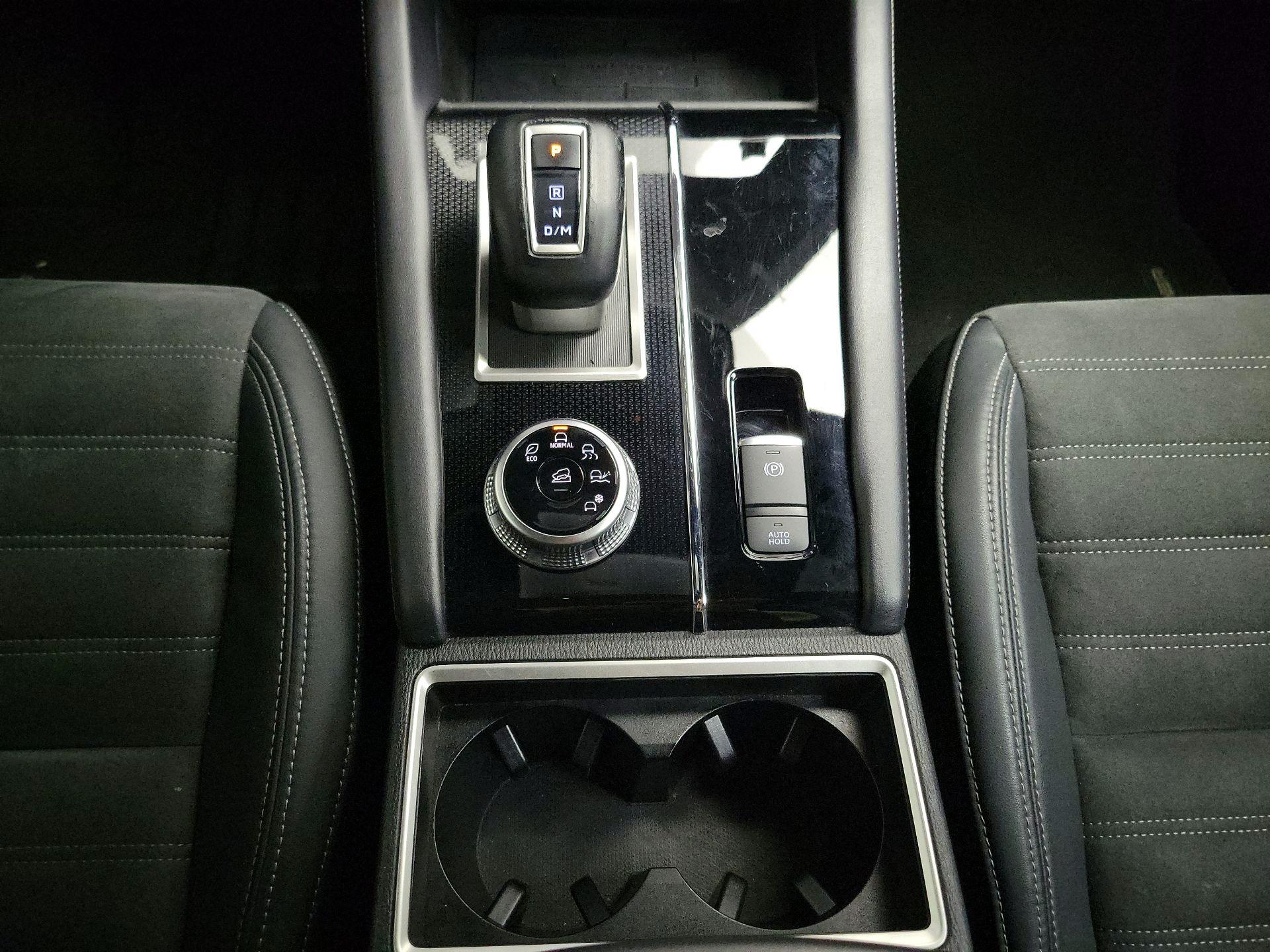 Thumbnail: 2023 Mitsubishi Outlander - 18