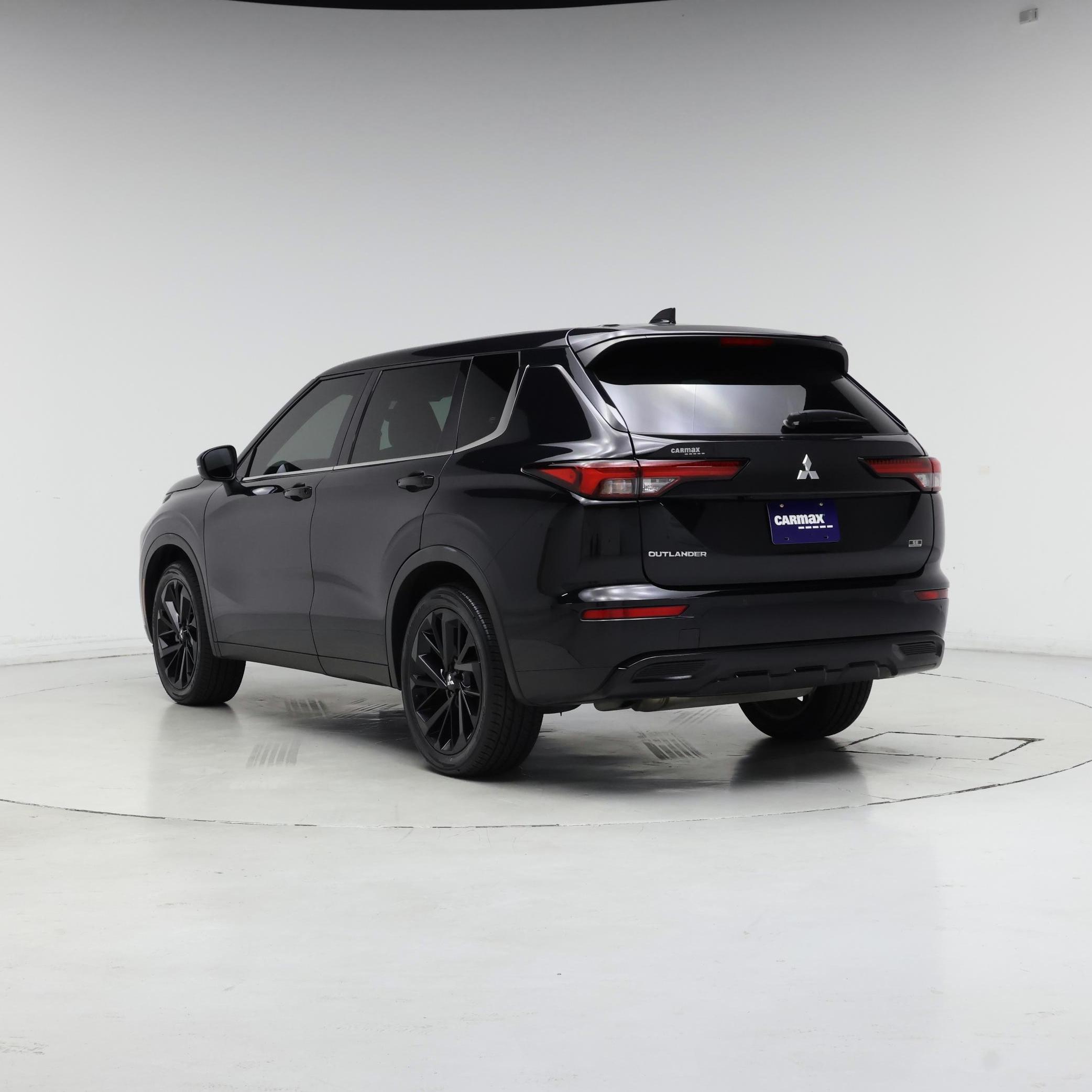 Thumbnail: 2023 Mitsubishi Outlander - 2