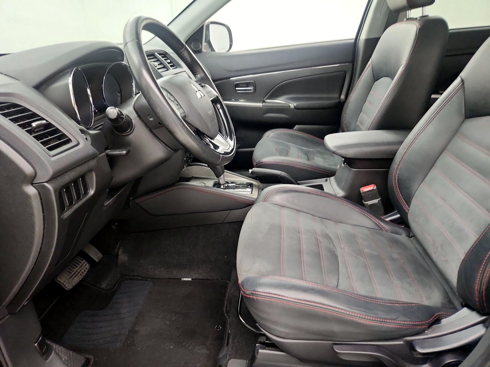 Thumbnail: 2018 Mitsubishi Outlander Sport - 11