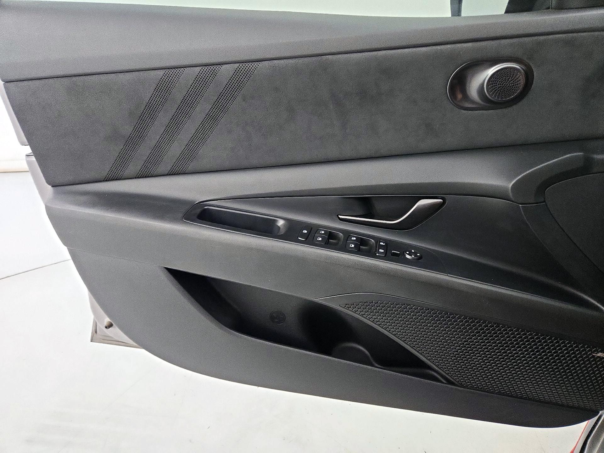 Thumbnail: 2022 Hyundai Elantra - 12