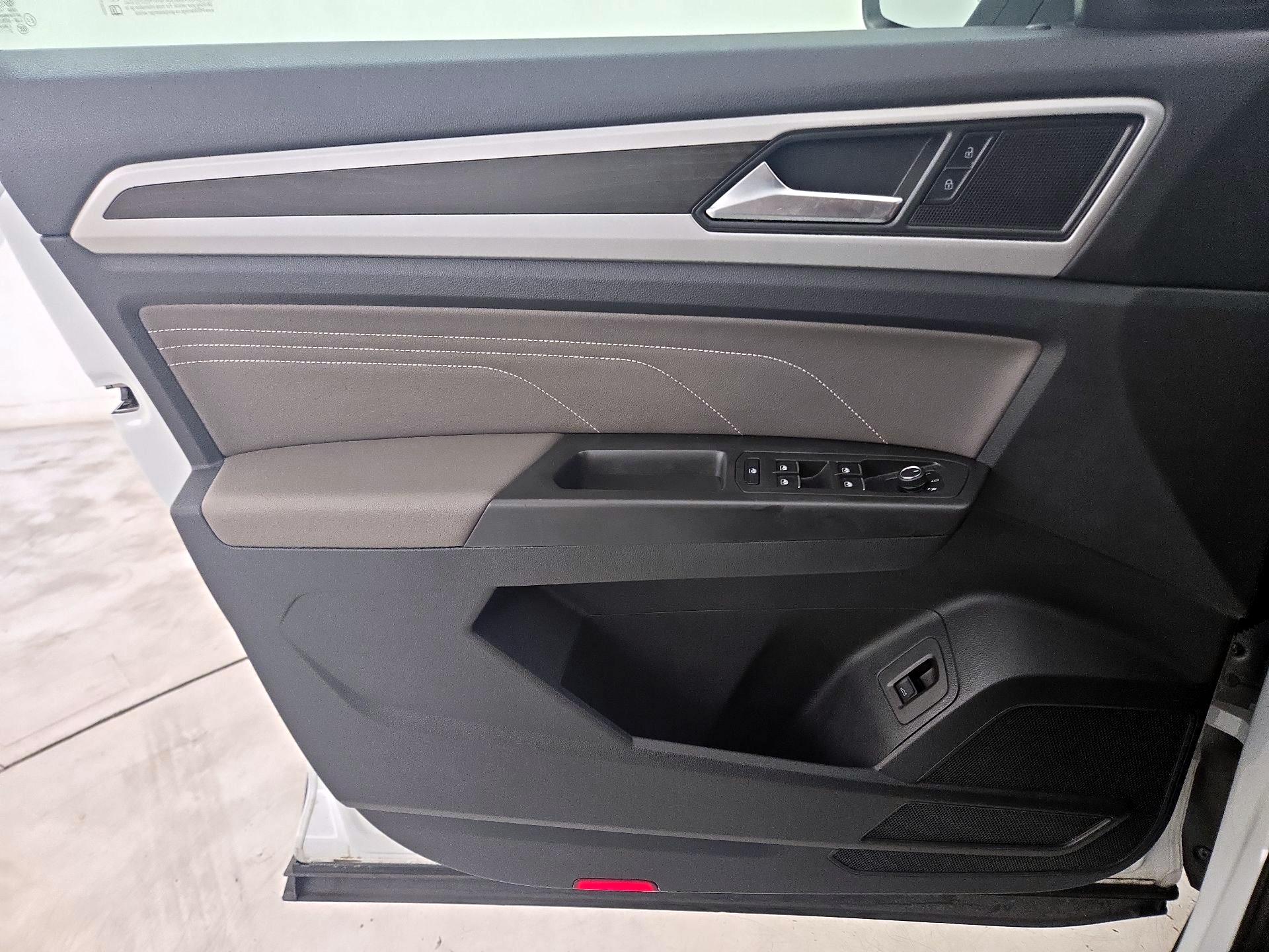 Thumbnail: 2023 Volkswagen Atlas - 12