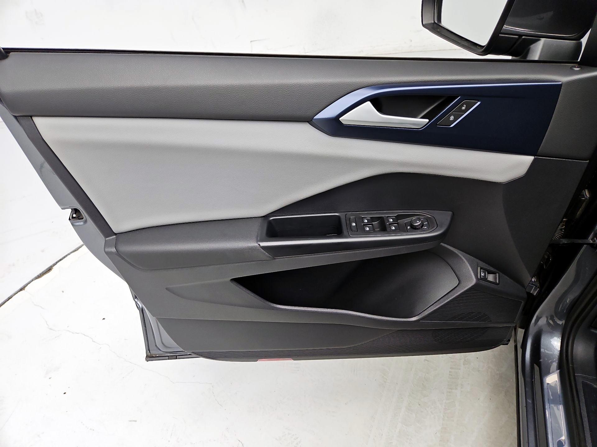 Thumbnail: 2022 Volkswagen Taos - 12