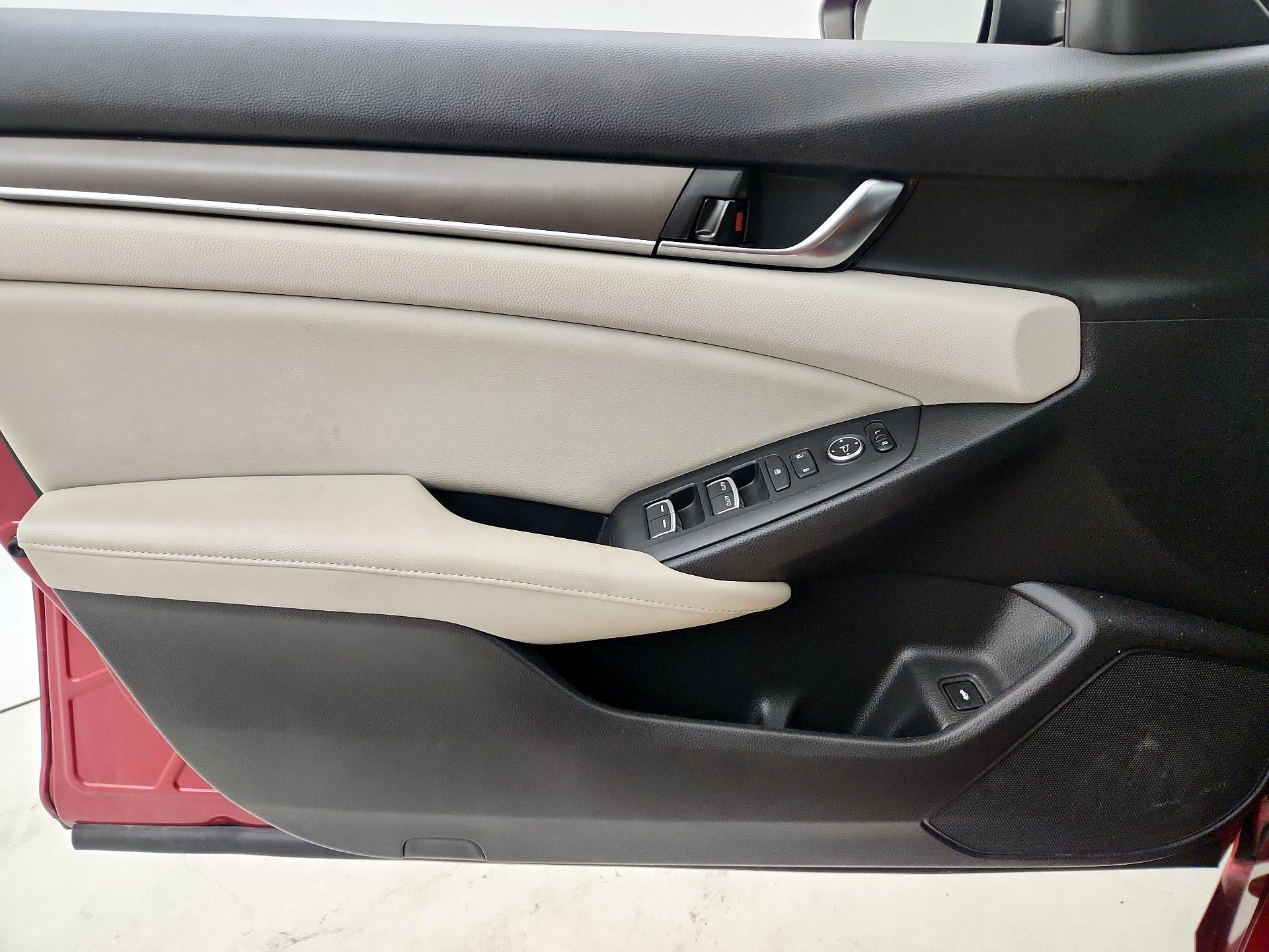 Thumbnail: 2018 Honda Accord - 12