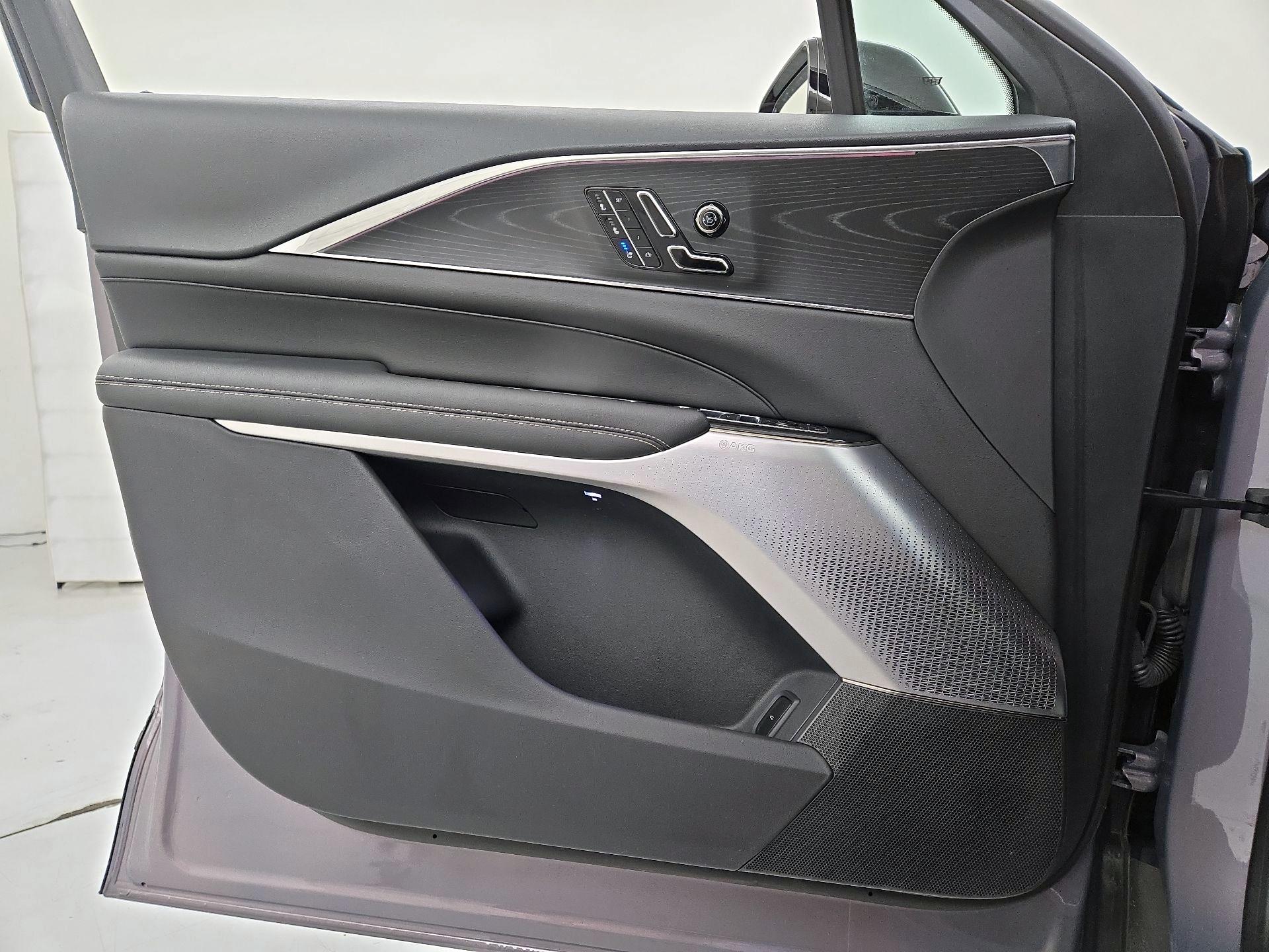 Thumbnail: 2024 Cadillac Lyriq - 12