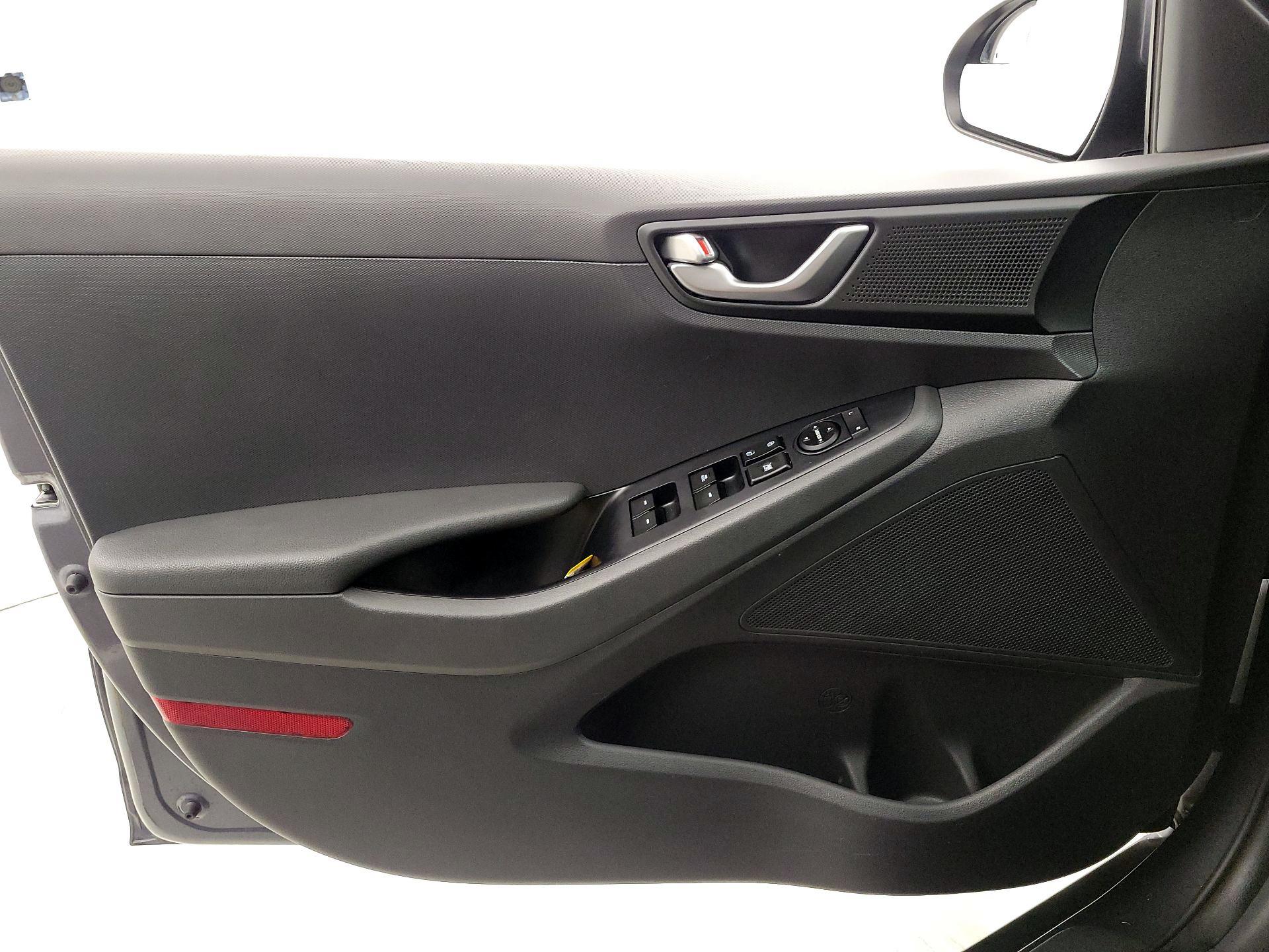 Thumbnail: 2018 Hyundai Ioniq - 12