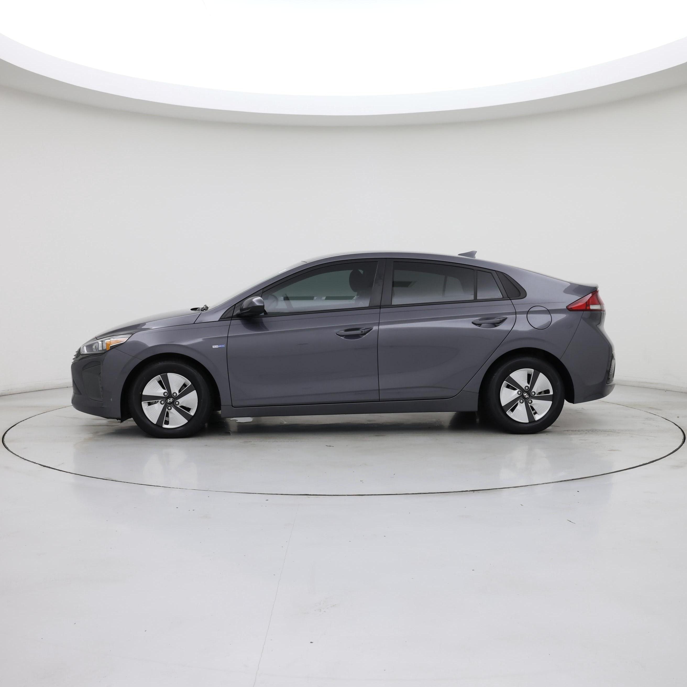 Thumbnail: 2018 Hyundai Ioniq - 3