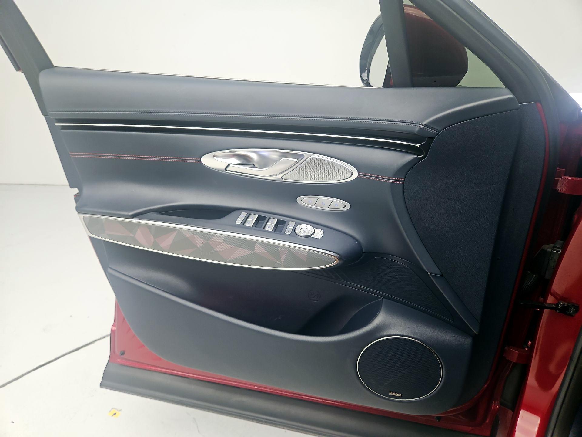 Thumbnail: 2022 Genesis GV70 - 12