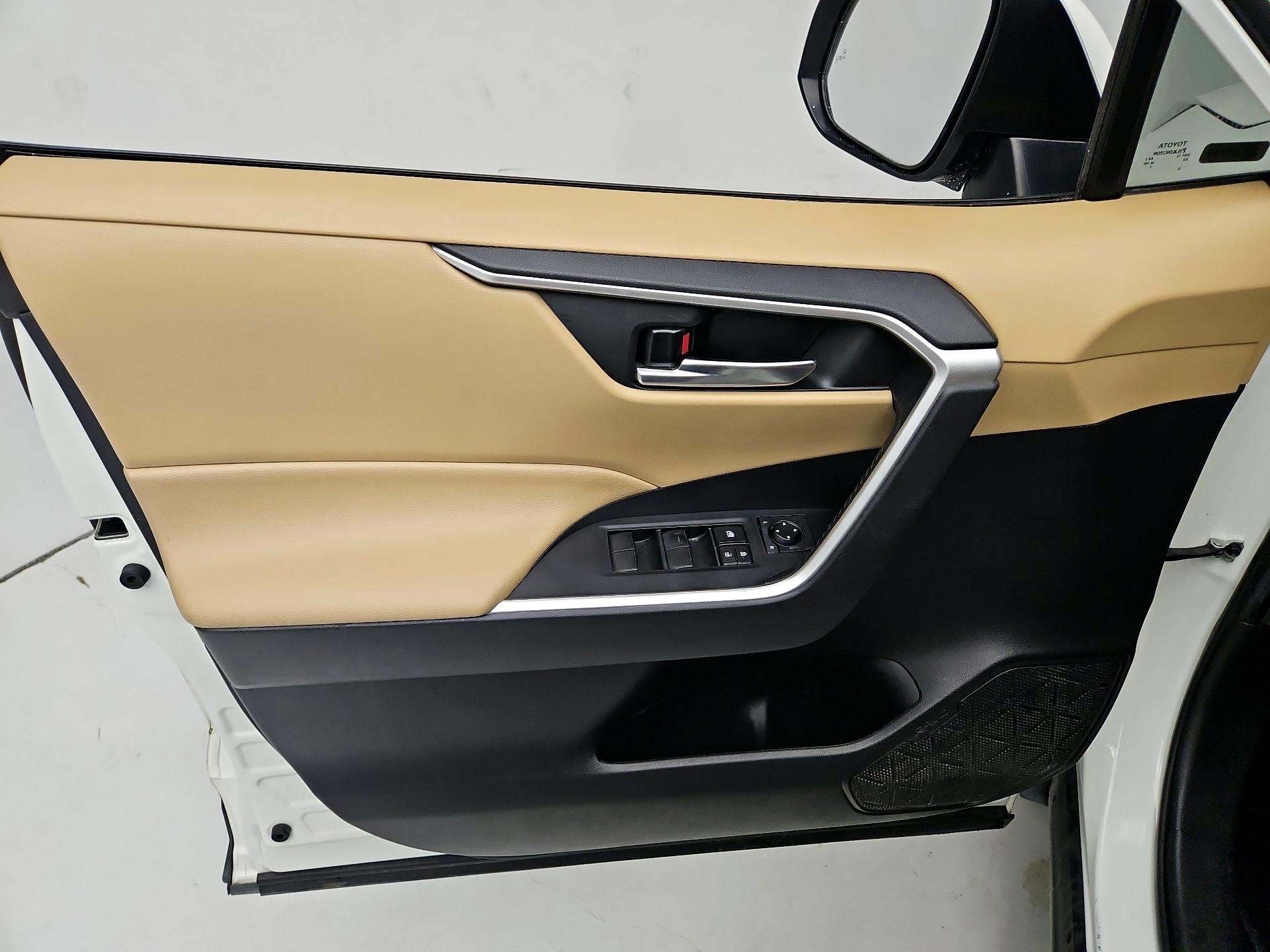 Thumbnail: 2021 Toyota RAV4 - 12
