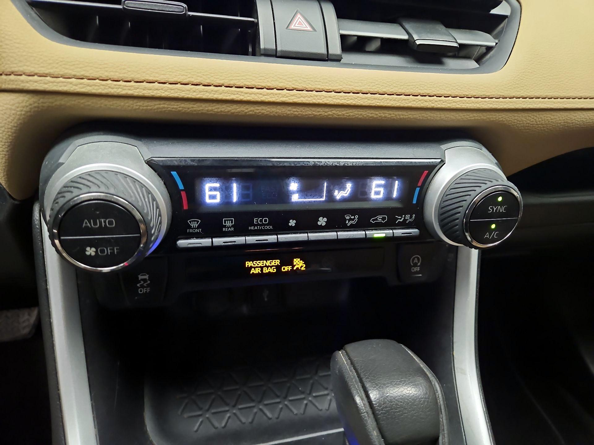 Thumbnail: 2021 Toyota RAV4 - 16