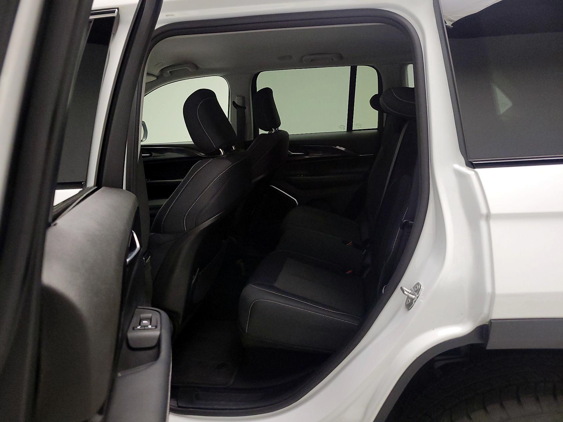Thumbnail: 2022 Jeep Grand Cherokee - 19