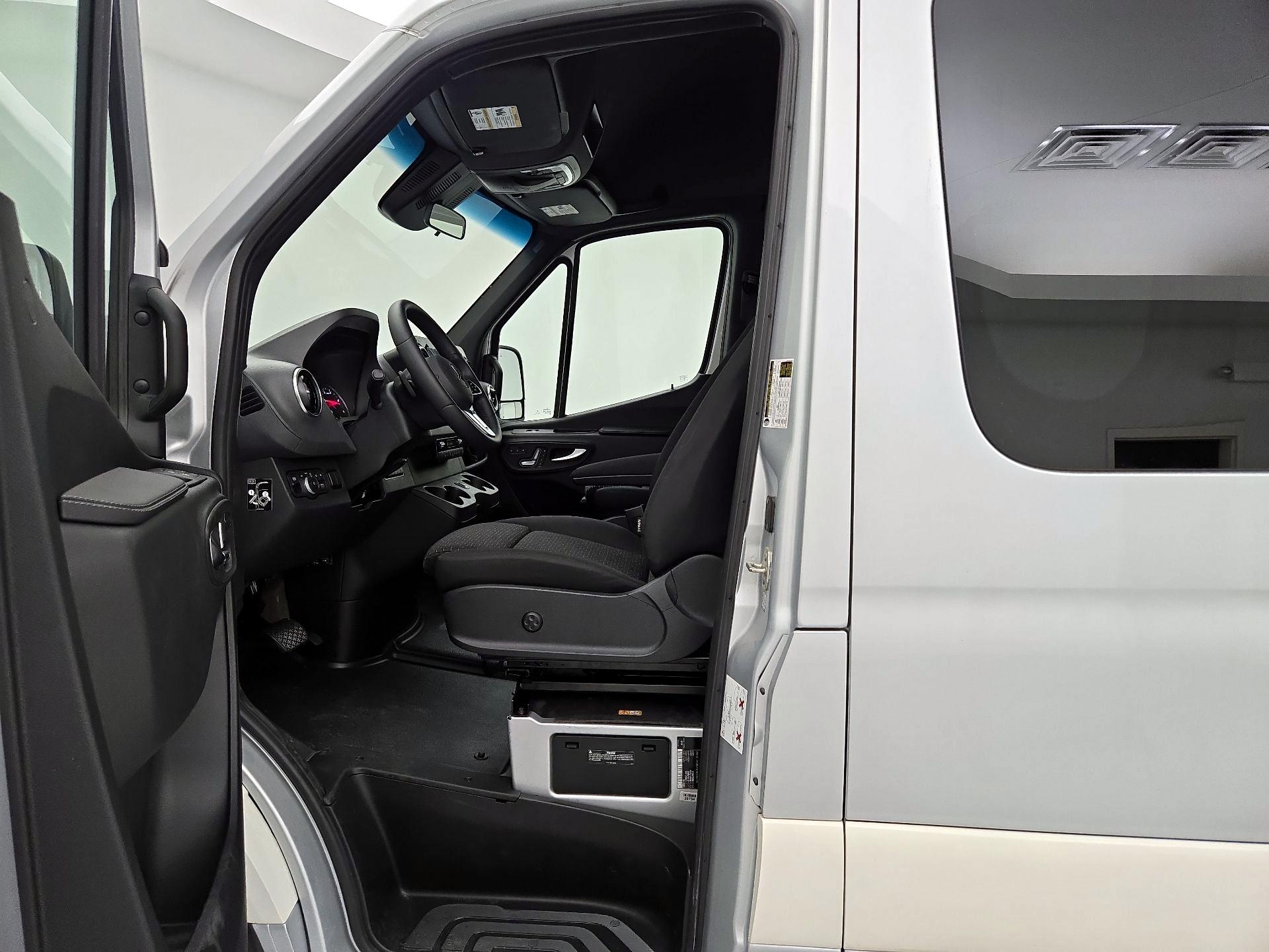Thumbnail: 2022 Mercedes-Benz Sprinter - 11