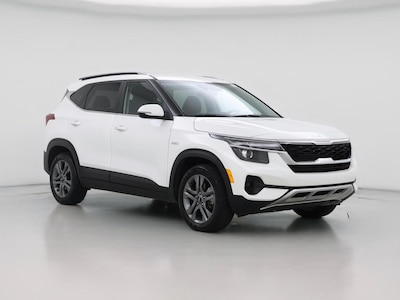 White 2023 Kia Seltos S