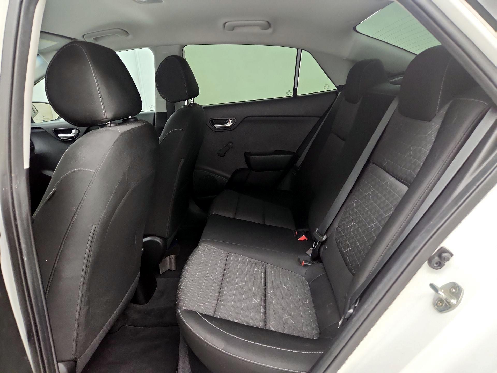 Thumbnail: 2018 Kia Rio - 18