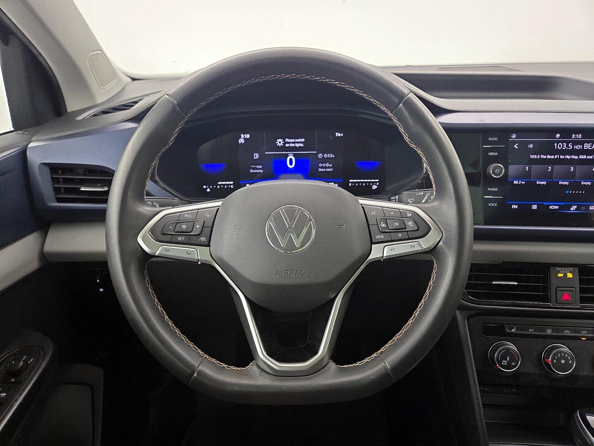 Thumbnail: 2022 Volkswagen Taos - 10