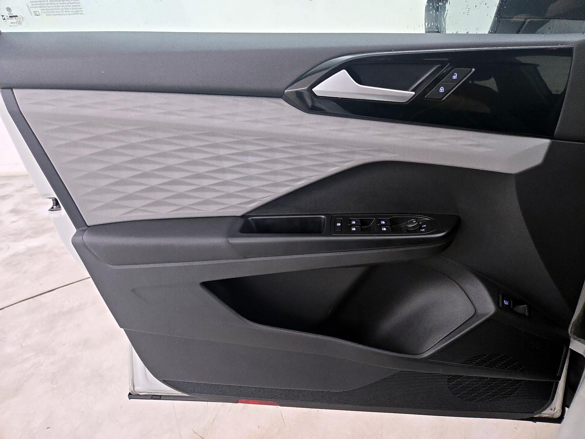 Thumbnail: 2023 Volkswagen Taos - 12
