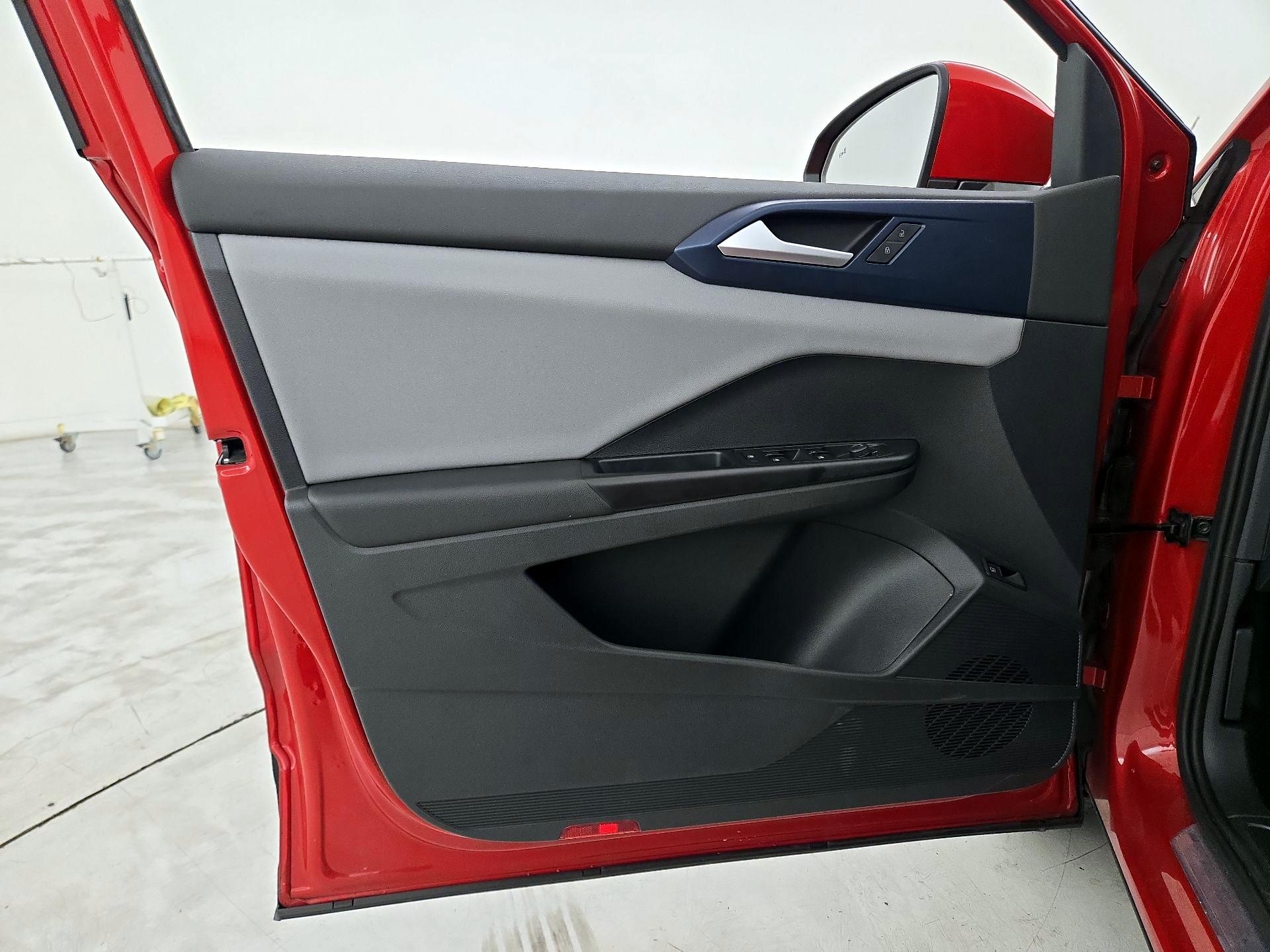 Thumbnail: 2022 Volkswagen Taos - 12