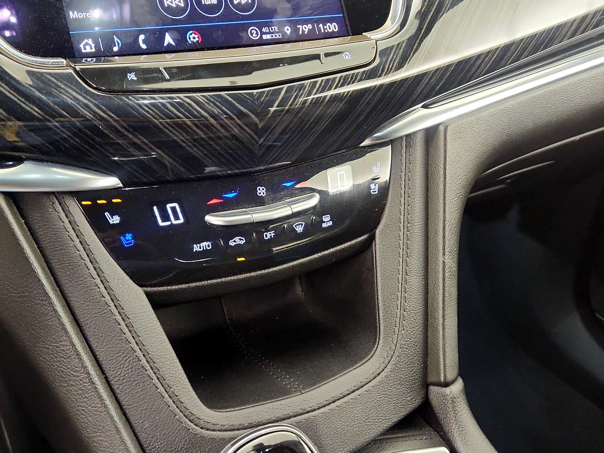 Thumbnail: 2023 Cadillac XT6 - 17