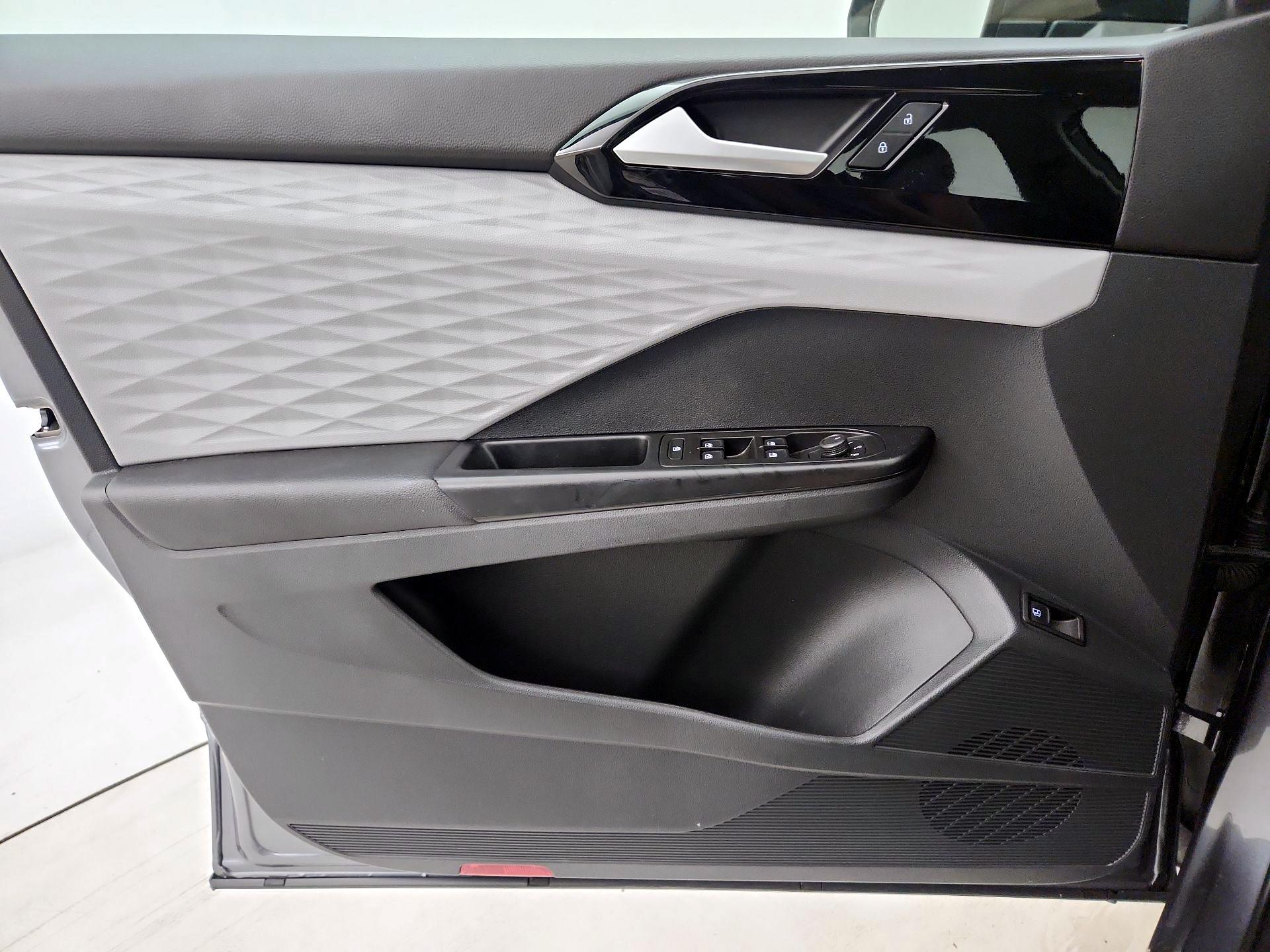 Thumbnail: 2023 Volkswagen Taos - 12
