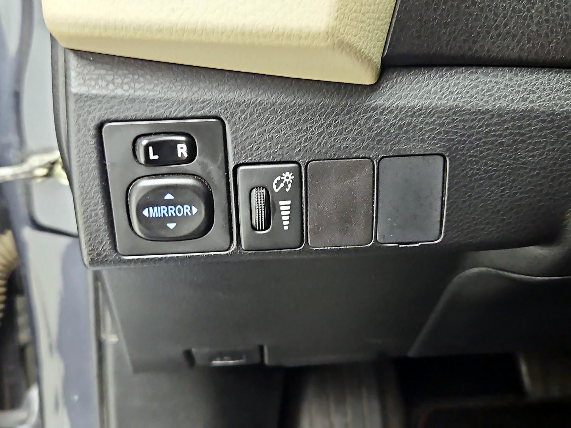 Thumbnail: 2015 Toyota Corolla - 13