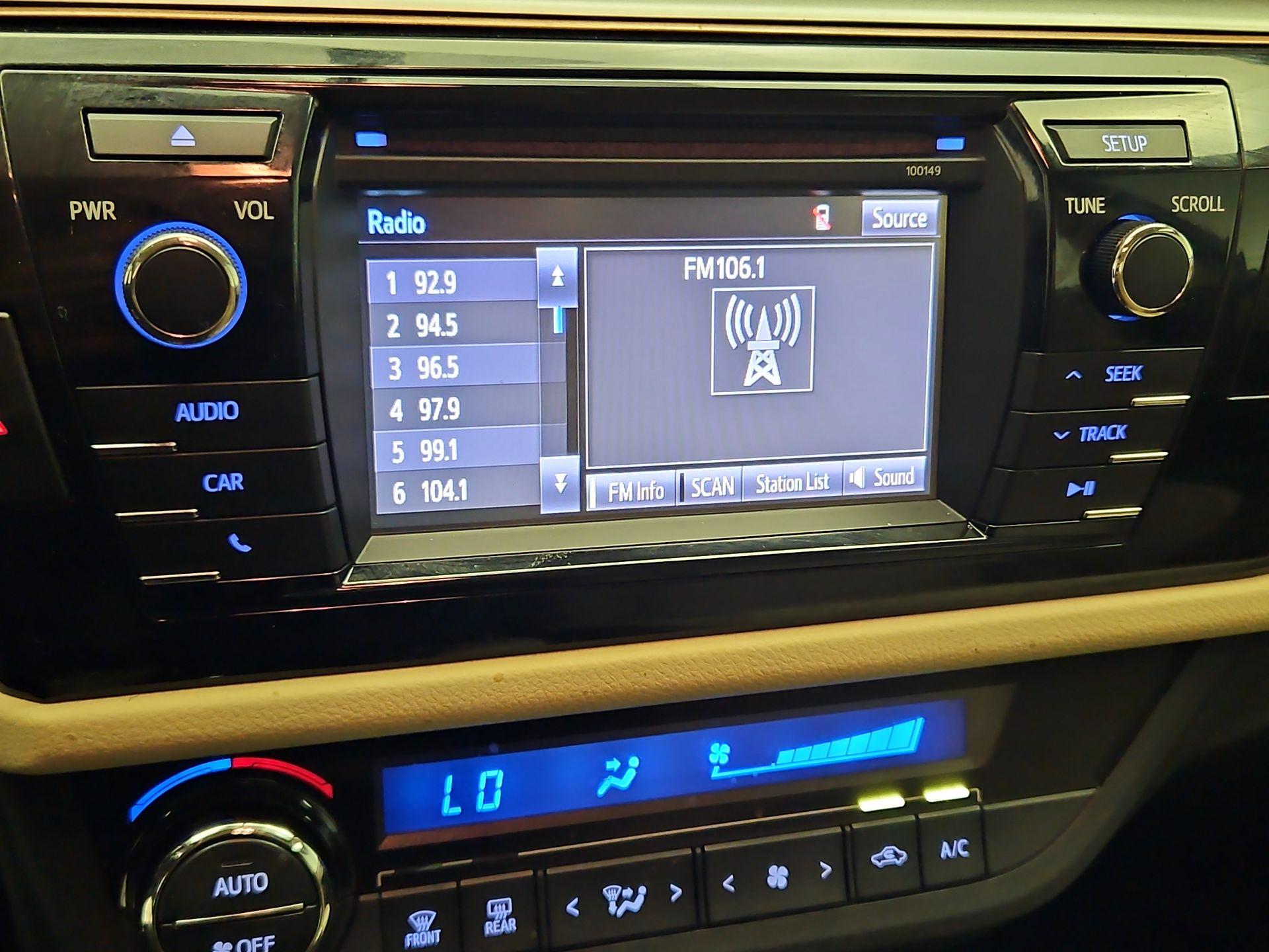Thumbnail: 2015 Toyota Corolla - 15