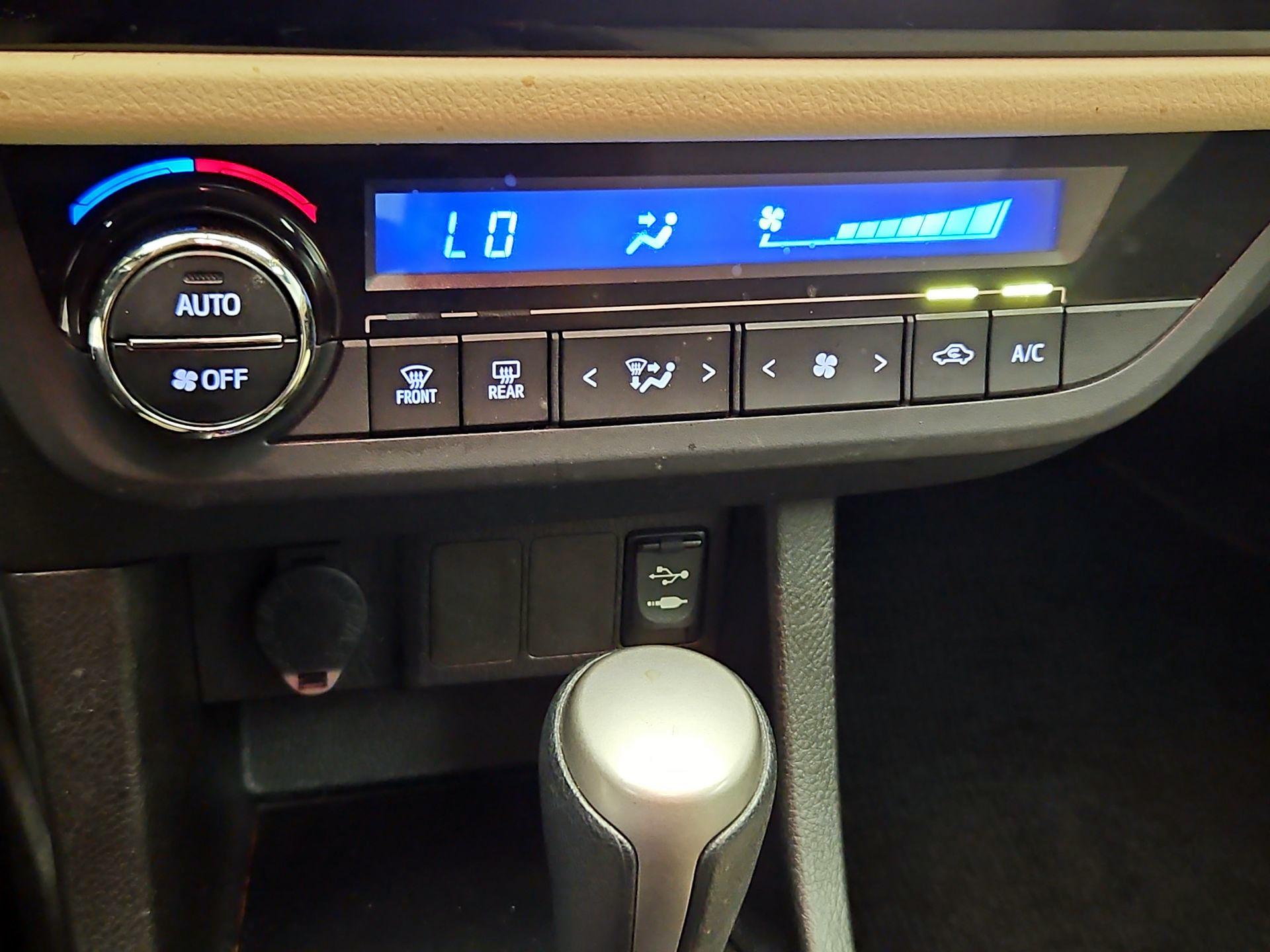 Thumbnail: 2015 Toyota Corolla - 16