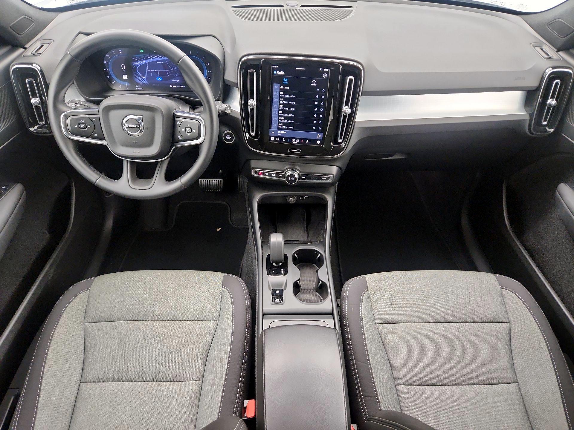 Thumbnail: 2025 Volvo XC40 - 9