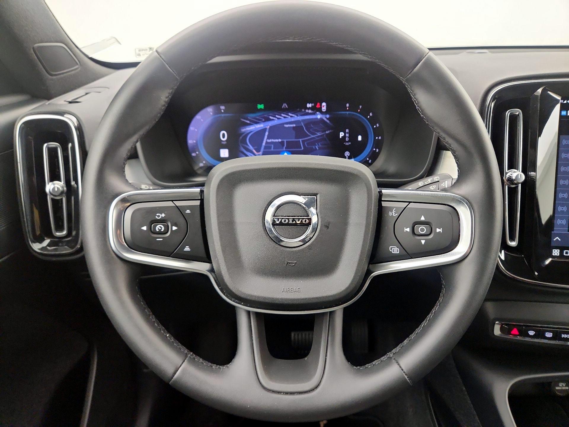 Thumbnail: 2025 Volvo XC40 - 10