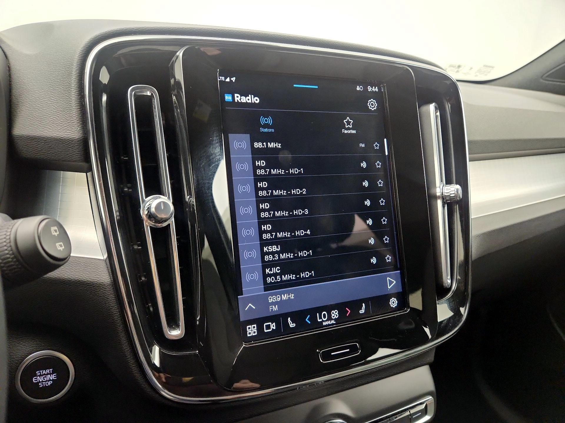 Thumbnail: 2025 Volvo XC40 - 14