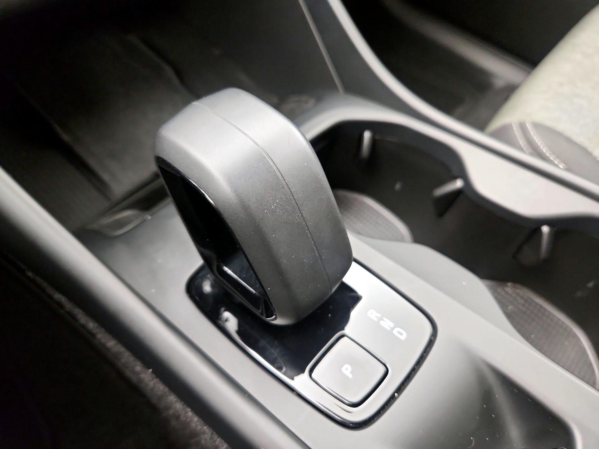 Thumbnail: 2025 Volvo XC40 - 16
