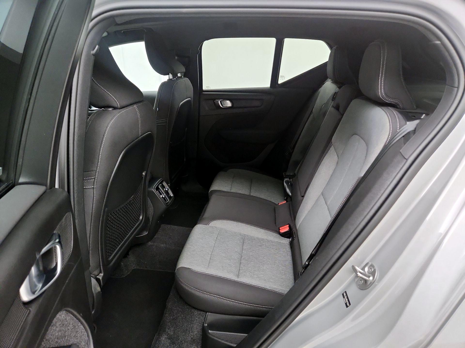 Thumbnail: 2025 Volvo XC40 - 17