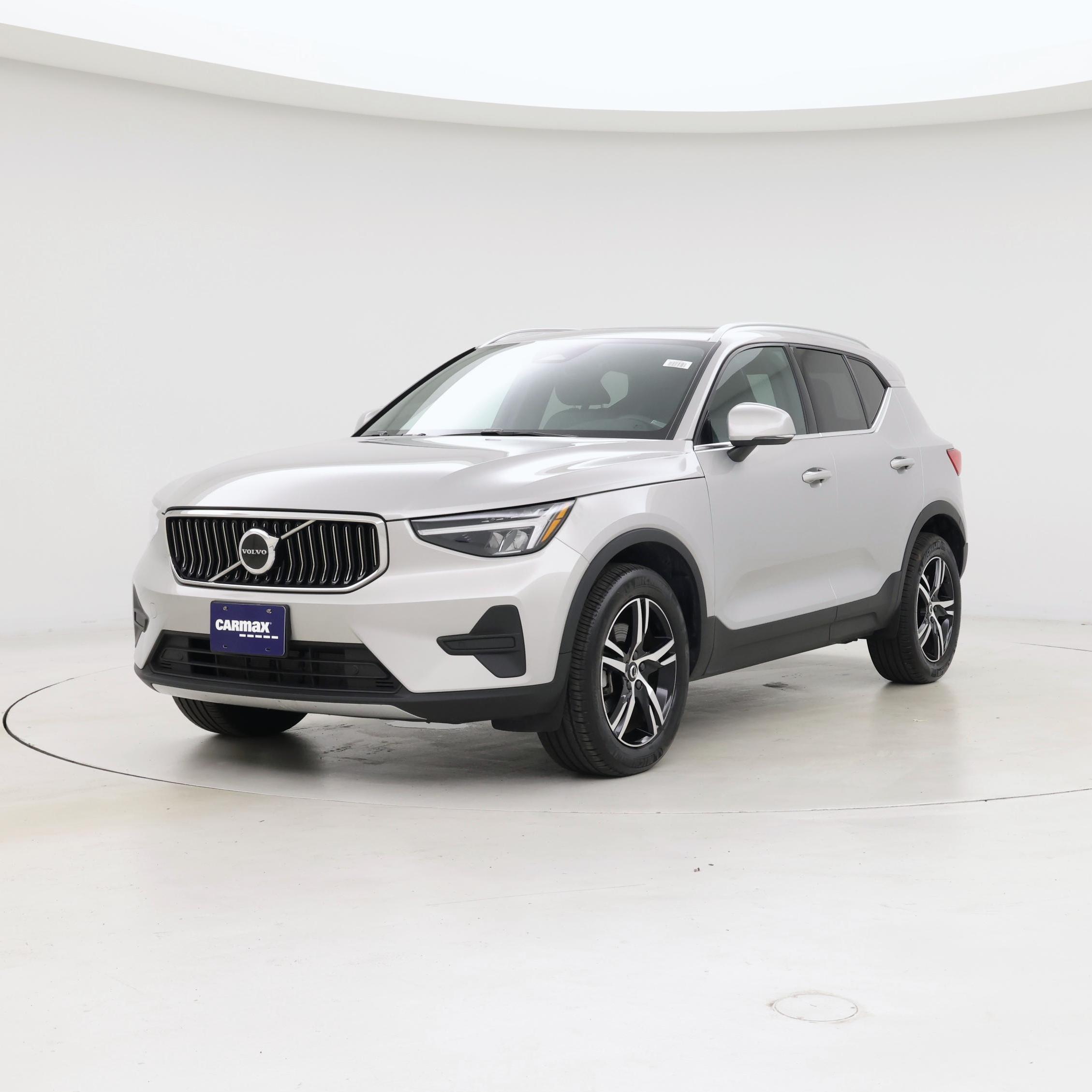 Thumbnail: 2025 Volvo XC40 - 4